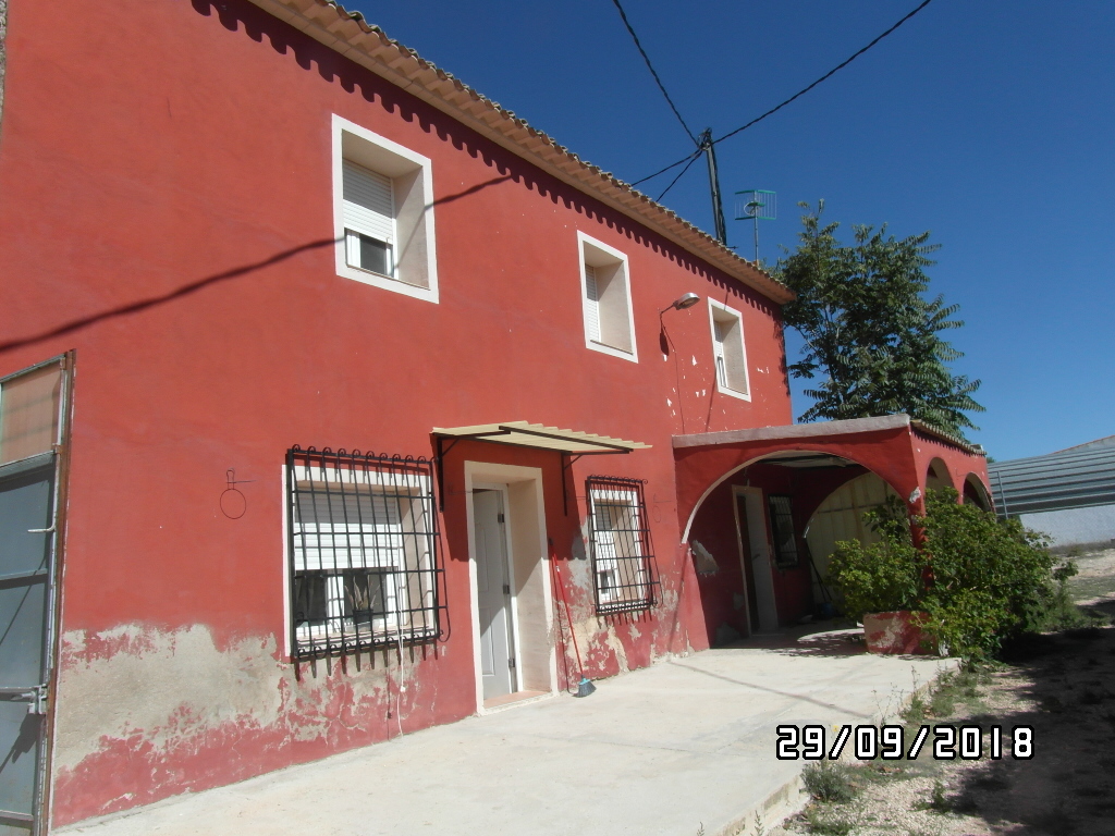 CHALET CERCA DE YECLA