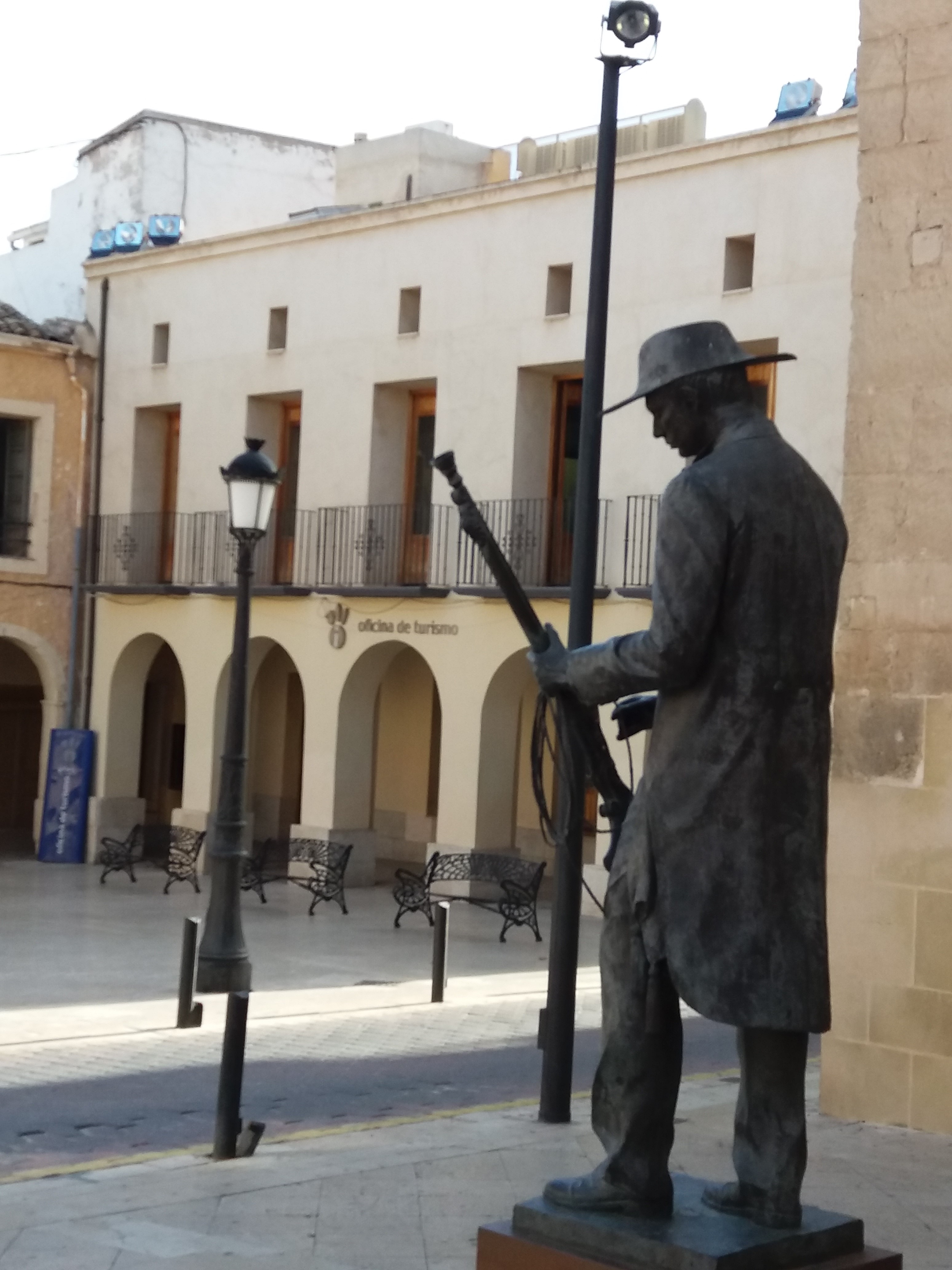LOCAL COMERCIAL PARA NEGOCIO EN EL CENTRO DE YECLA