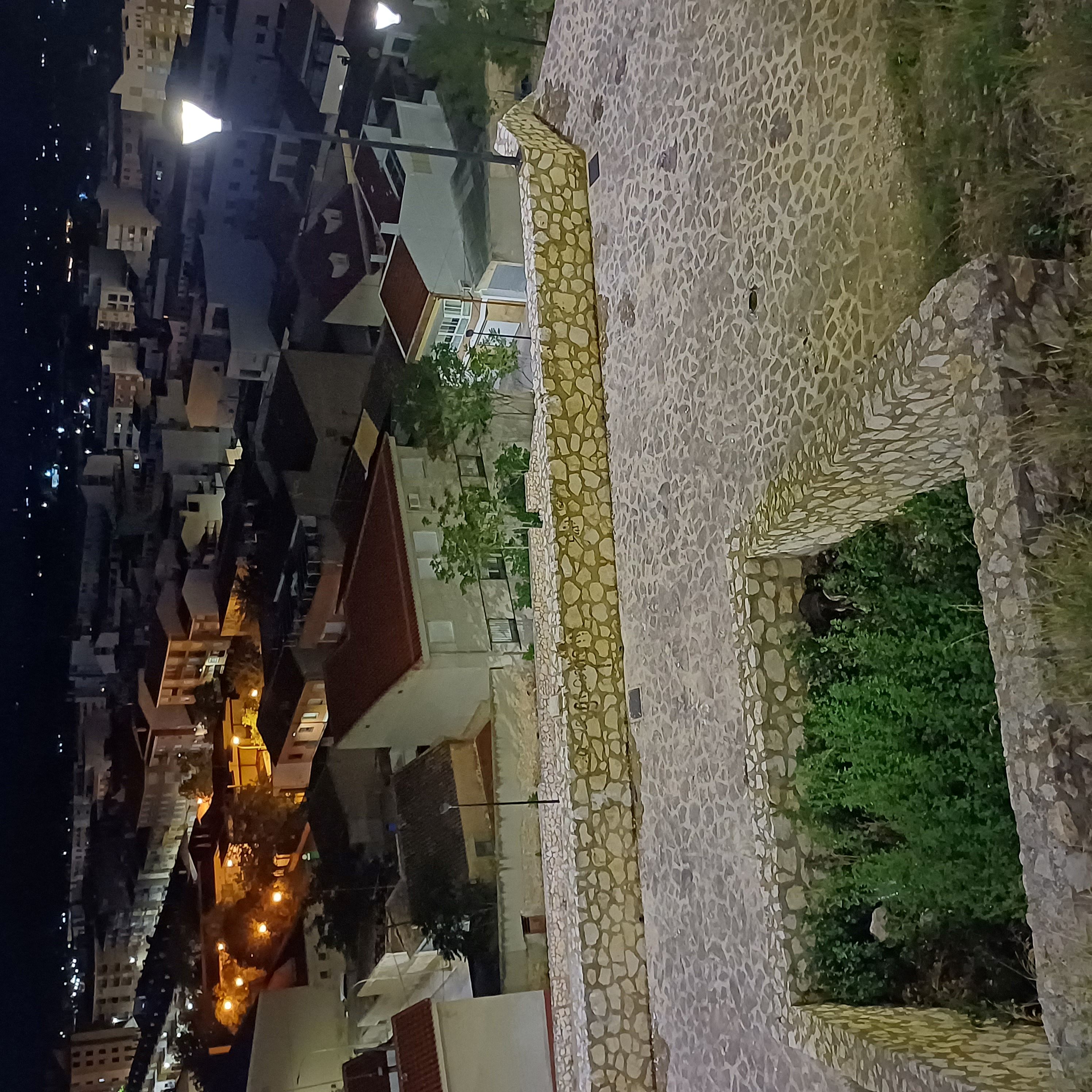 2 BAJOS COMERCIALES CERCA DE COLEGIO Y EN YECLA