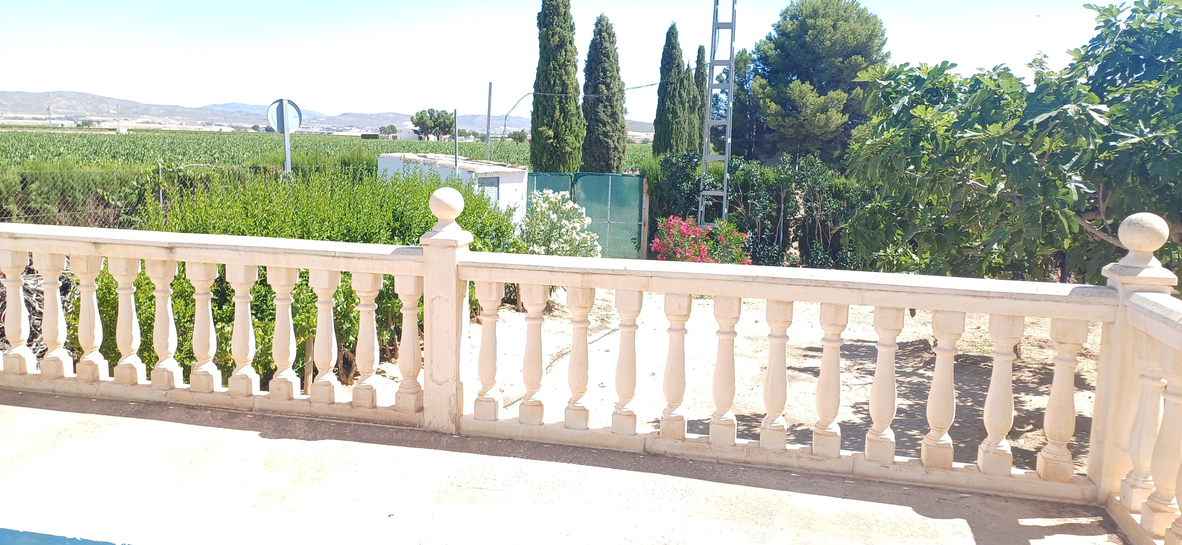 CHALET EN EL TERMINO DE YECLA