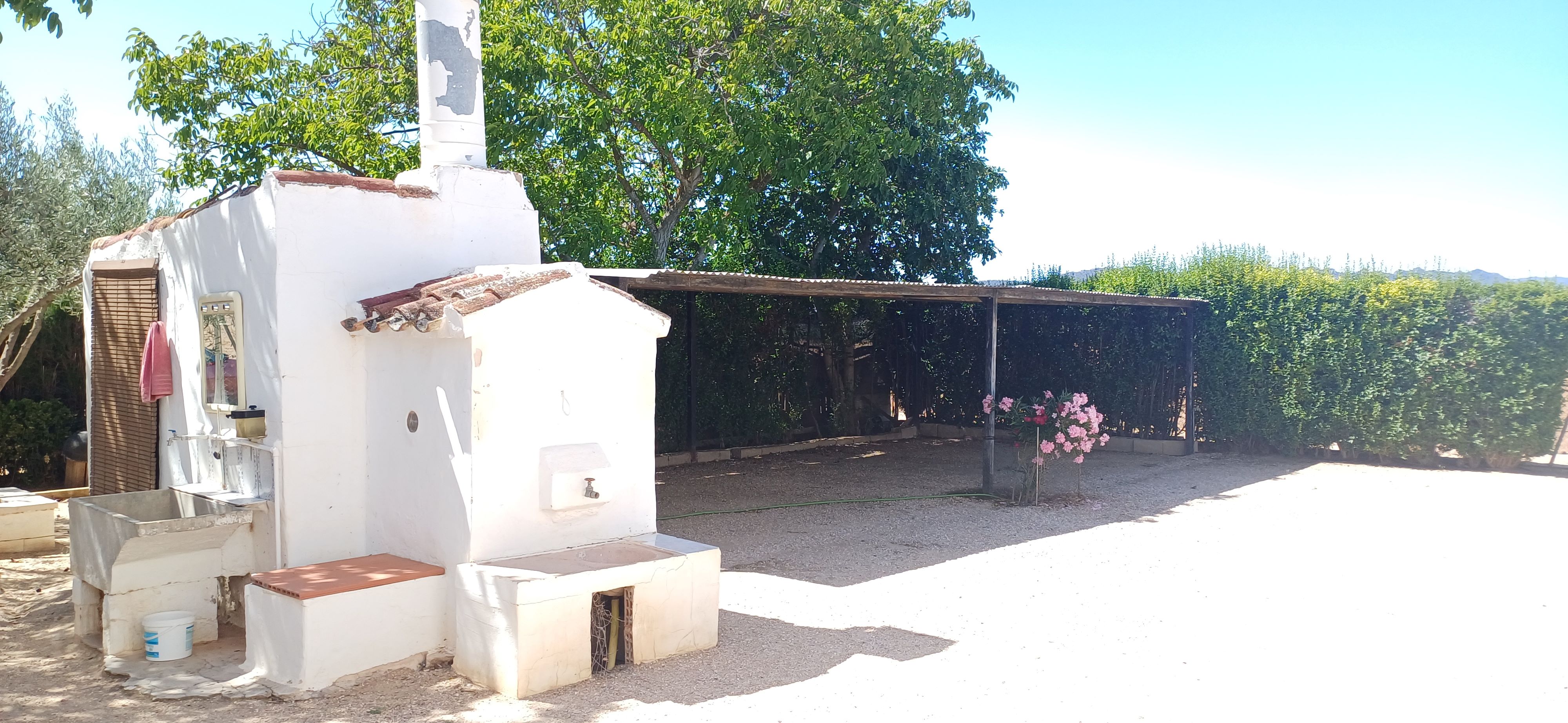 CHALET EN EL TERMINO DE YECLA