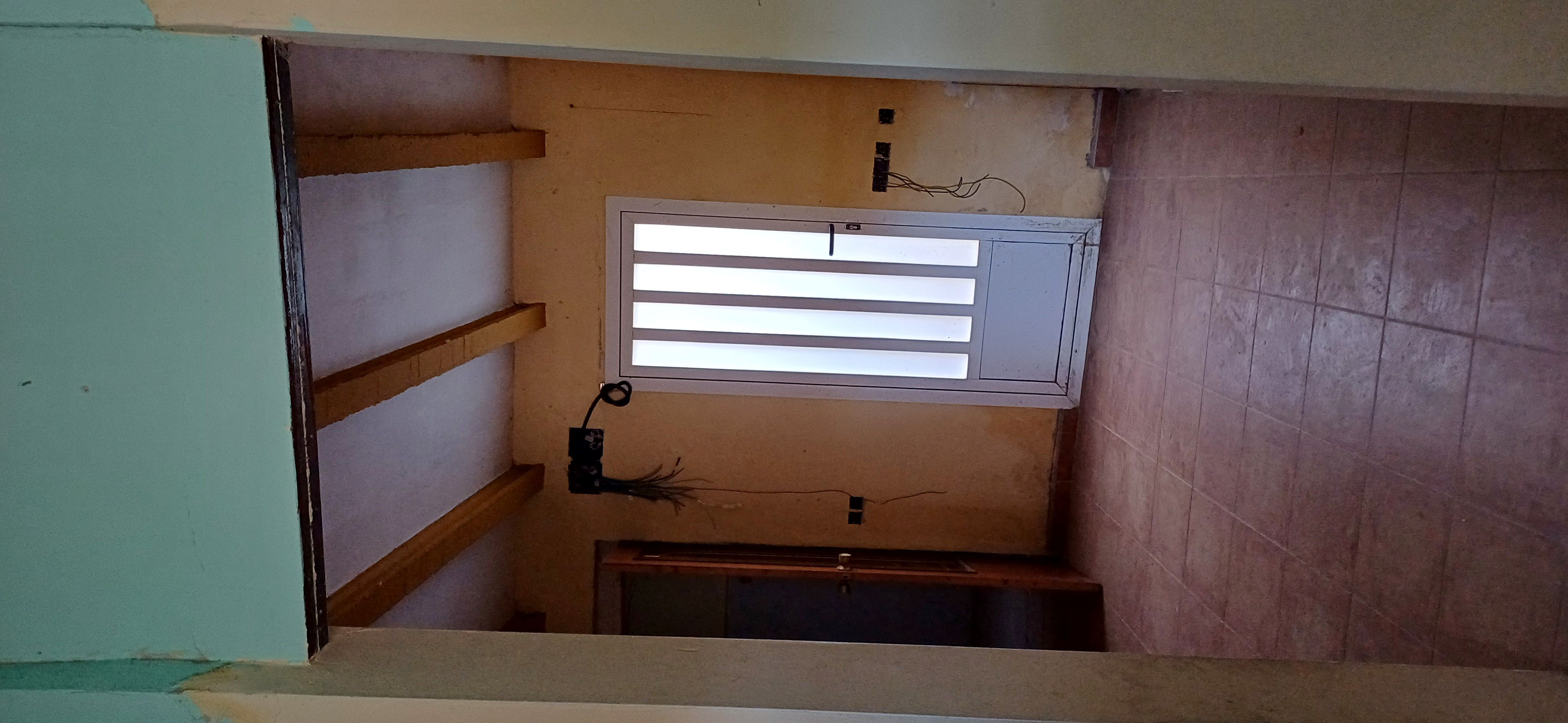 CASA PARA ACABAR DE OBRA ZONA DE LA IGLESIA VIEJA Y EN YECLA