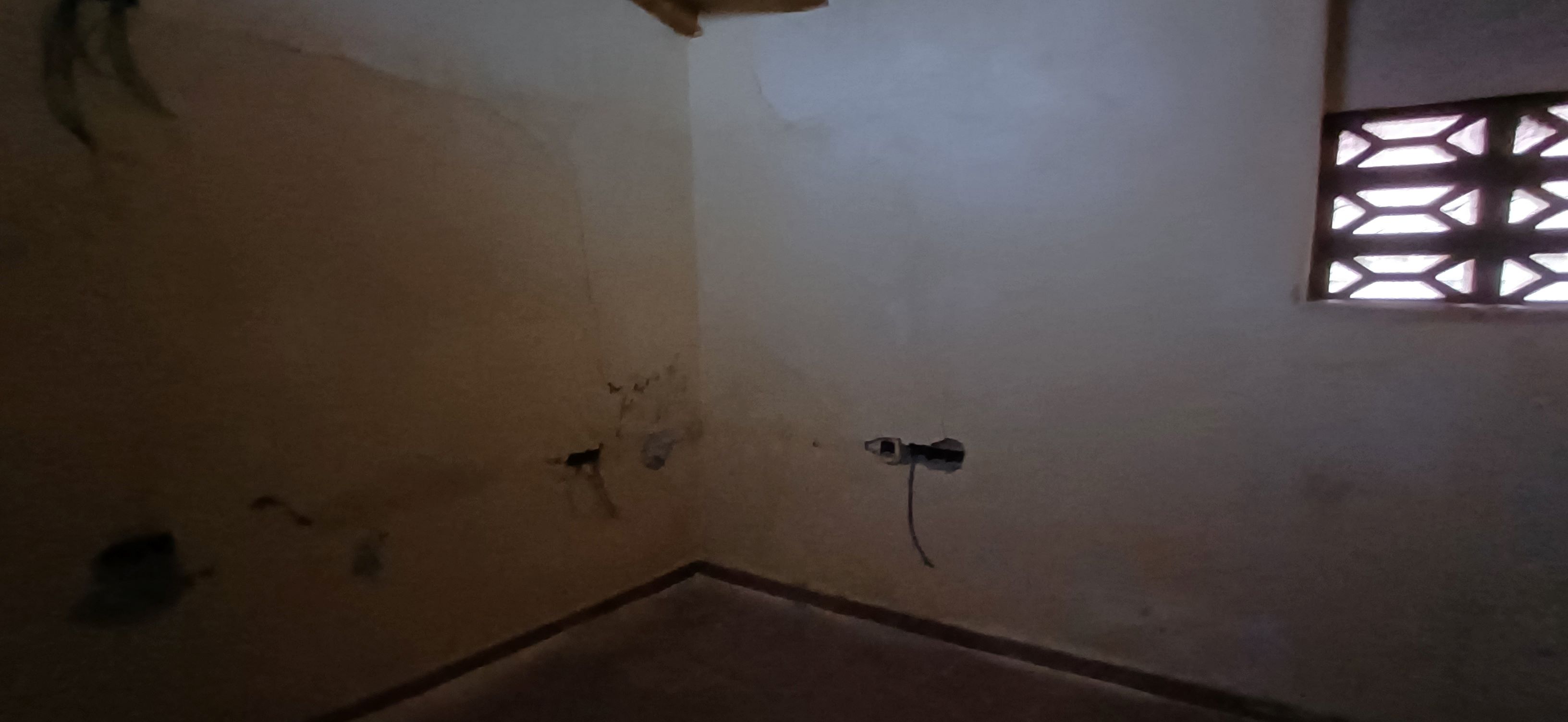 CASA PARA ACABAR DE OBRA ZONA DE LA IGLESIA VIEJA Y EN YECLA