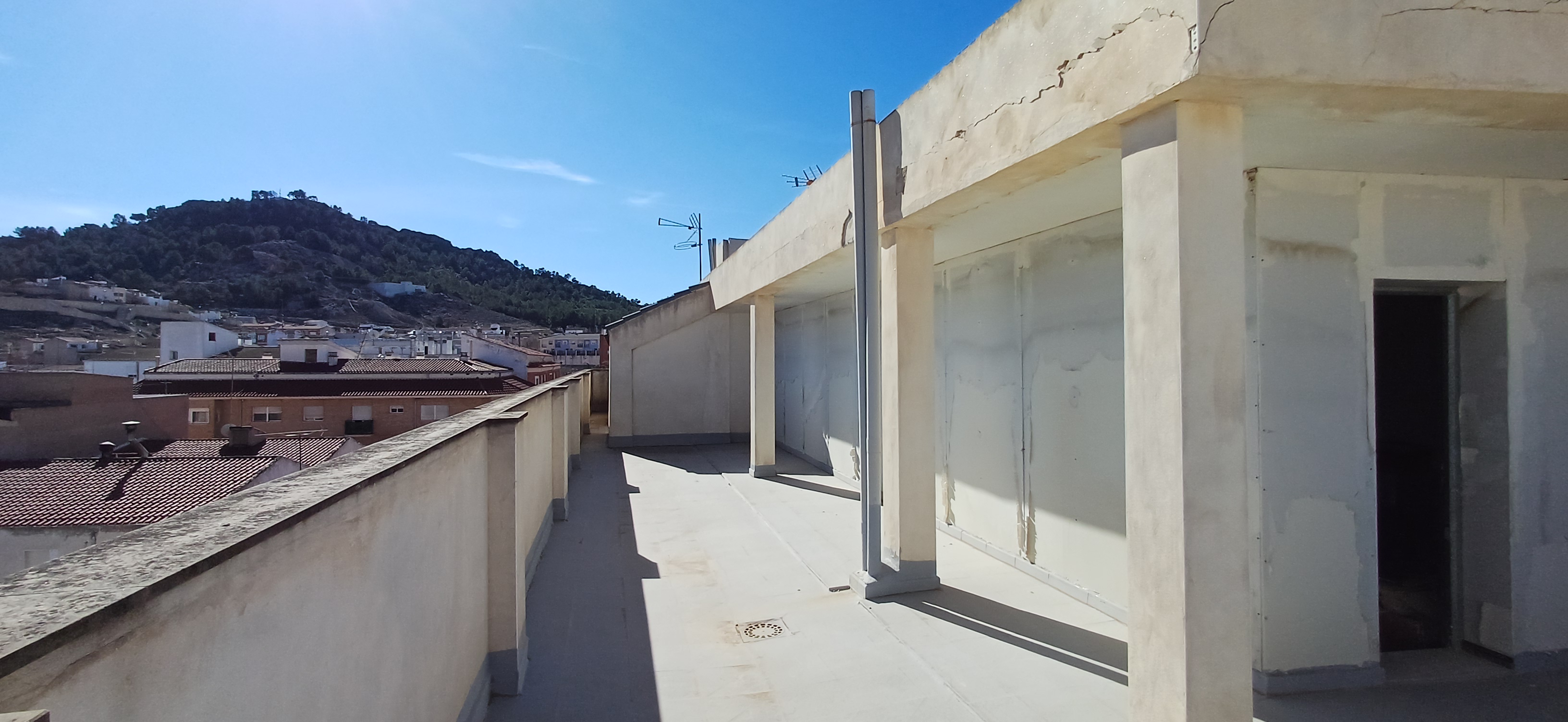 VIVIENDAS DE NUEVA CONSTRUCCION PARA ACABAR DE OBRAR Y EN YECLA