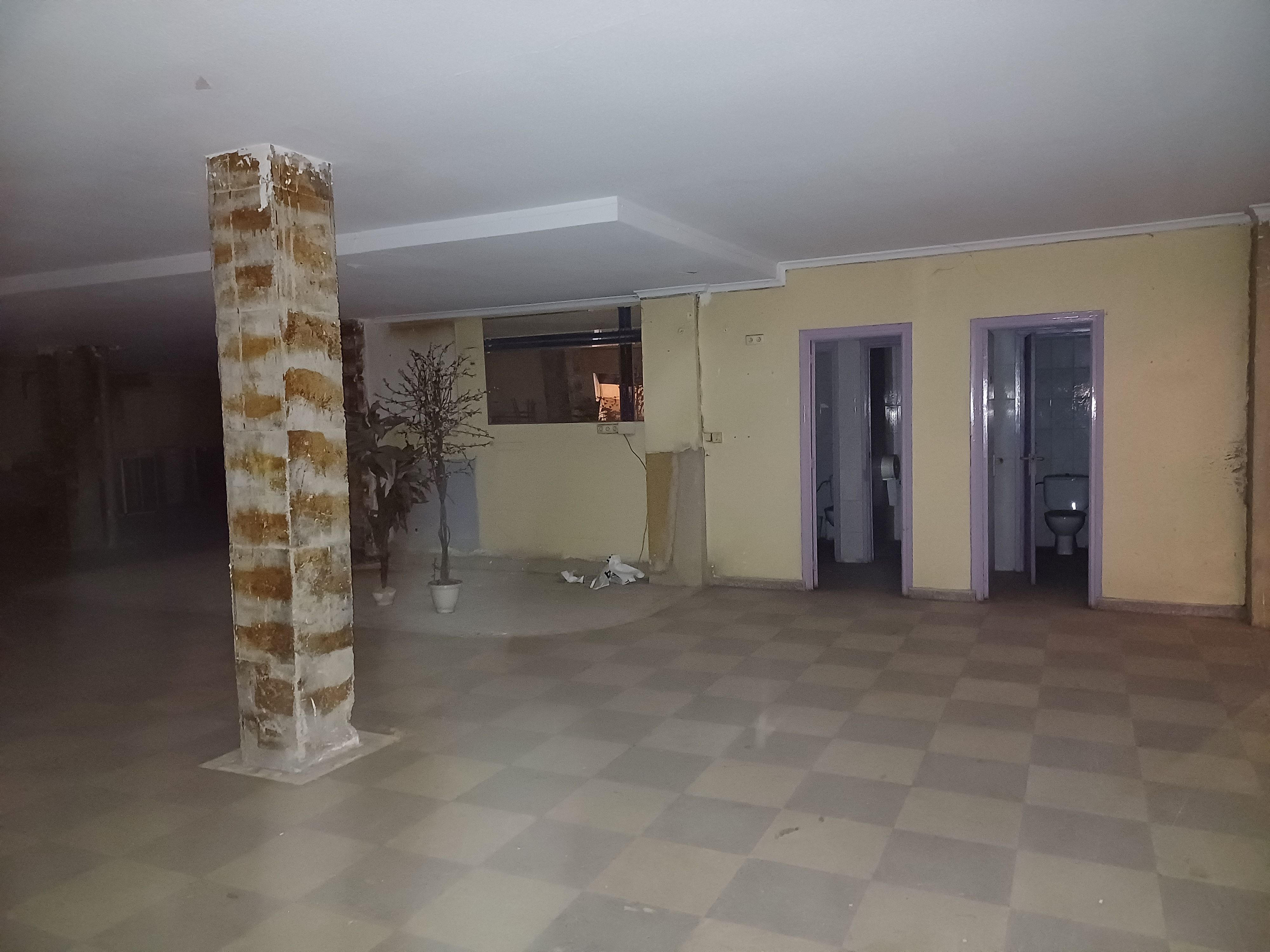 LOCAL COMERCIAL CENTRICO EN ESQUINA Y EN YECLA