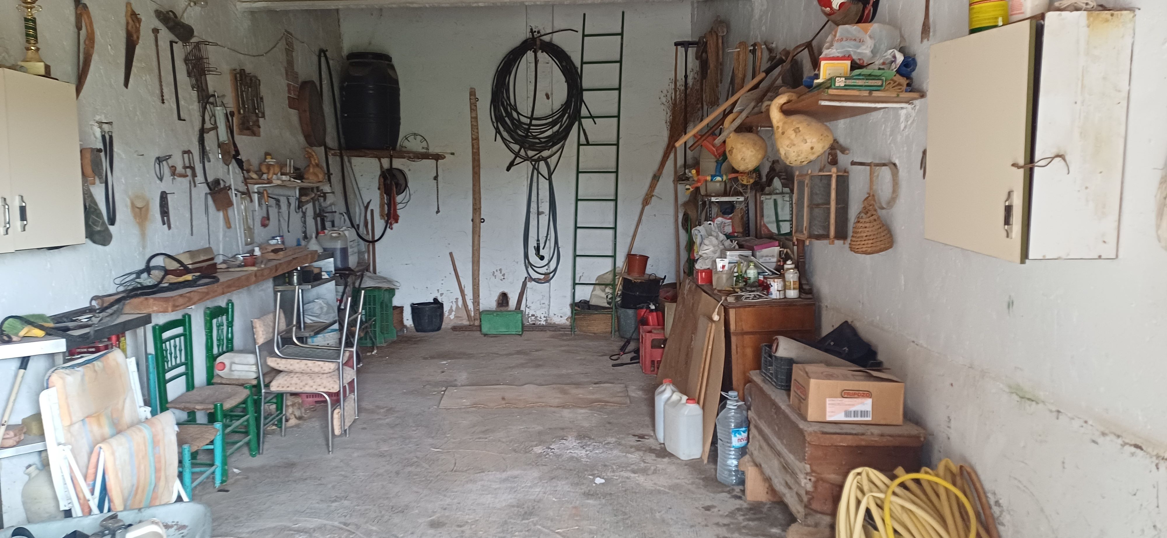 CHALET EN DOS PLANTAS CON AGUA Y LUZ Y EN YECLA