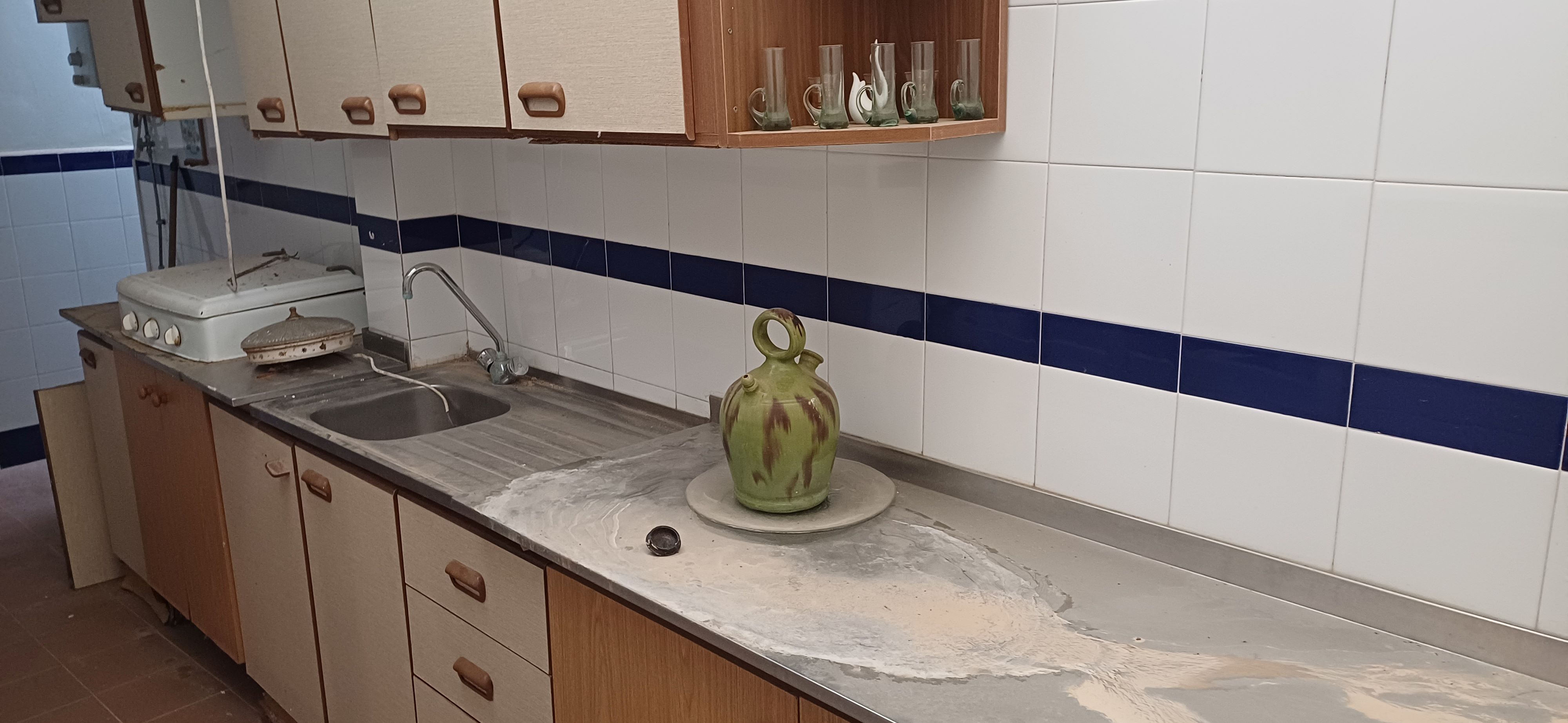 CHALET EN DOS PLANTAS CON AGUA Y LUZ Y EN YECLA