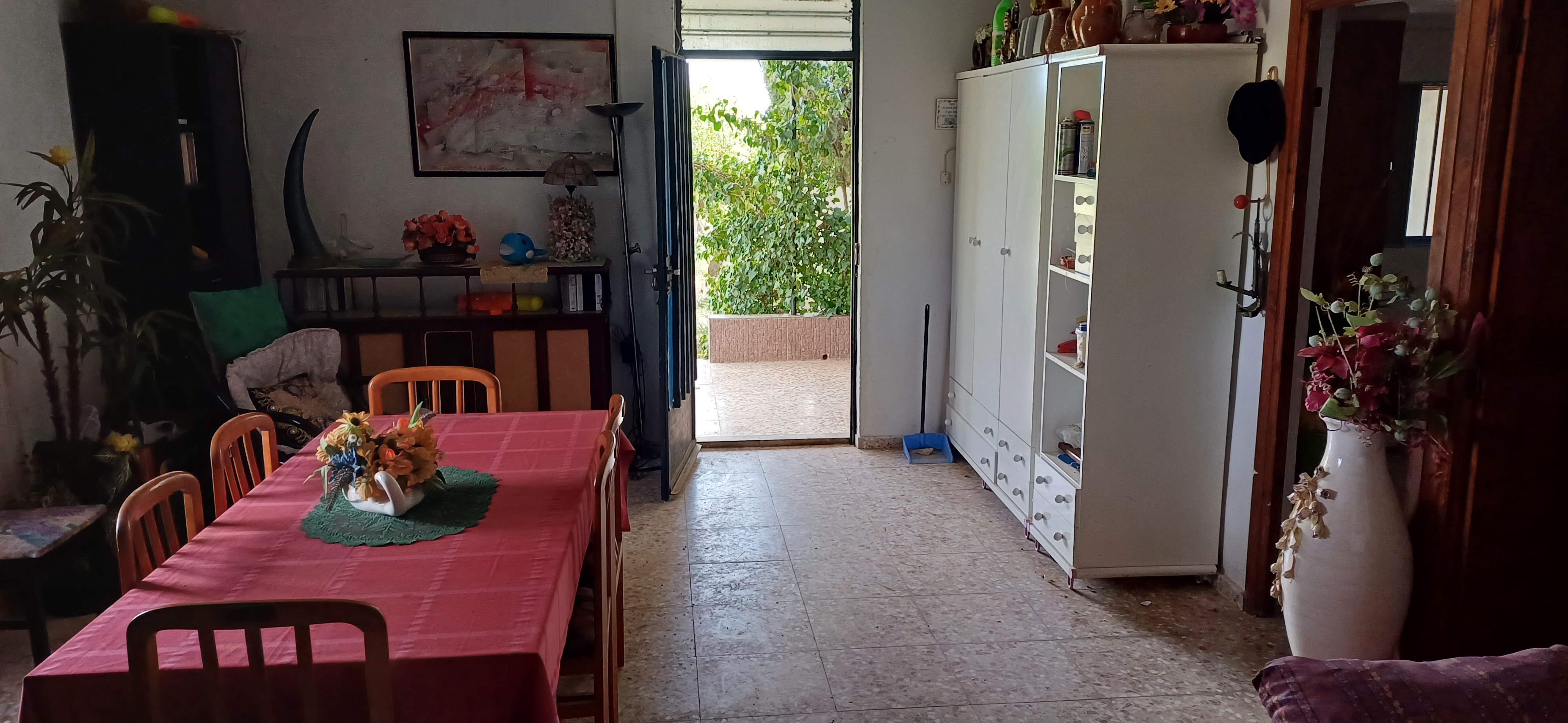 CHALET CON AGUA Y LUZ EN YECLA