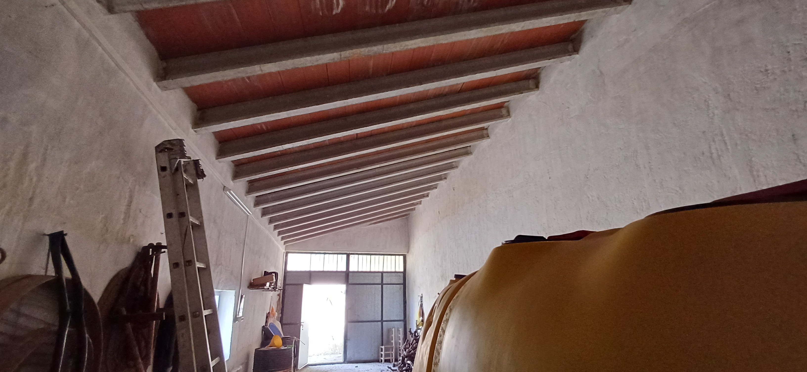 CASA DE CAMPO GRANDE,COCHERA CERRADA Y EN YECLA