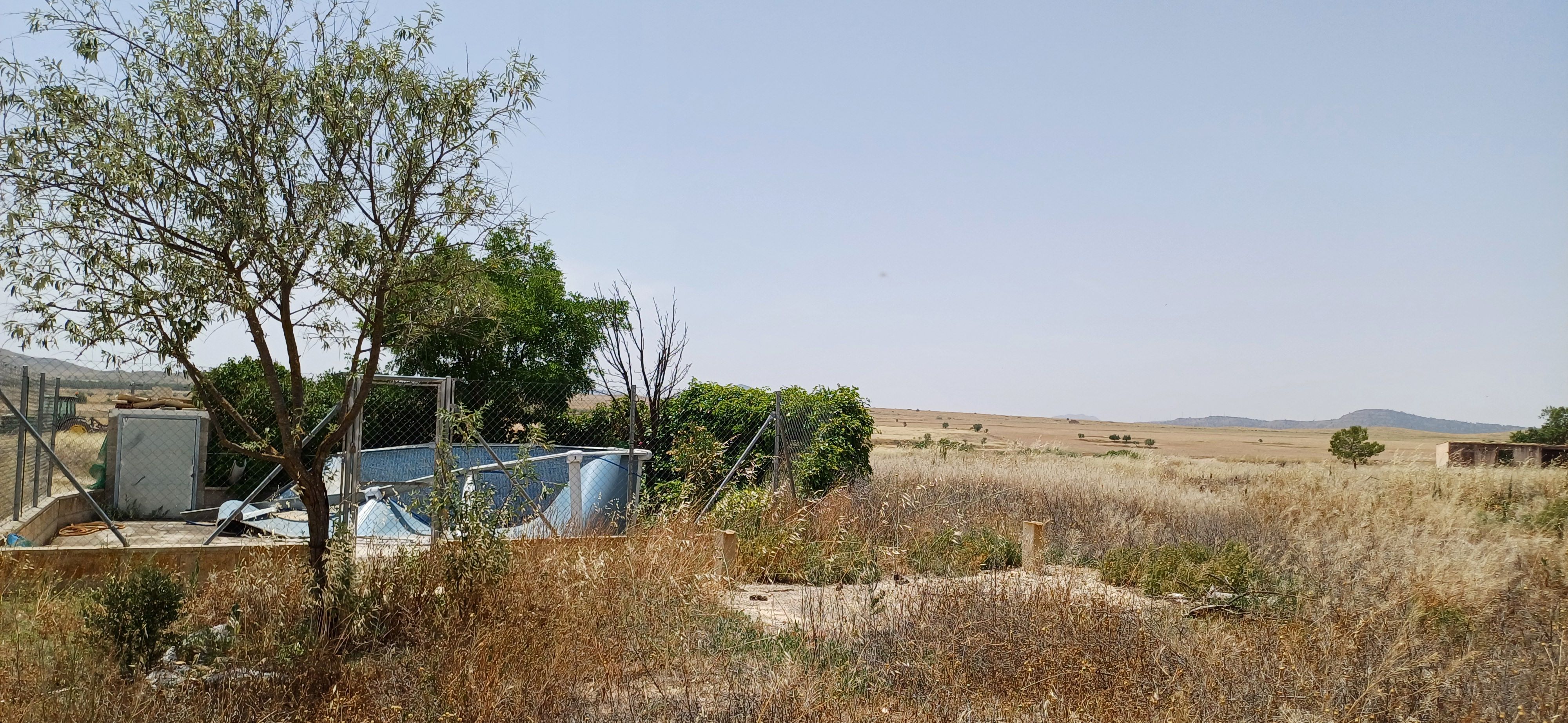 CASA DE CAMPO GRANDE,COCHERA CERRADA Y EN YECLA