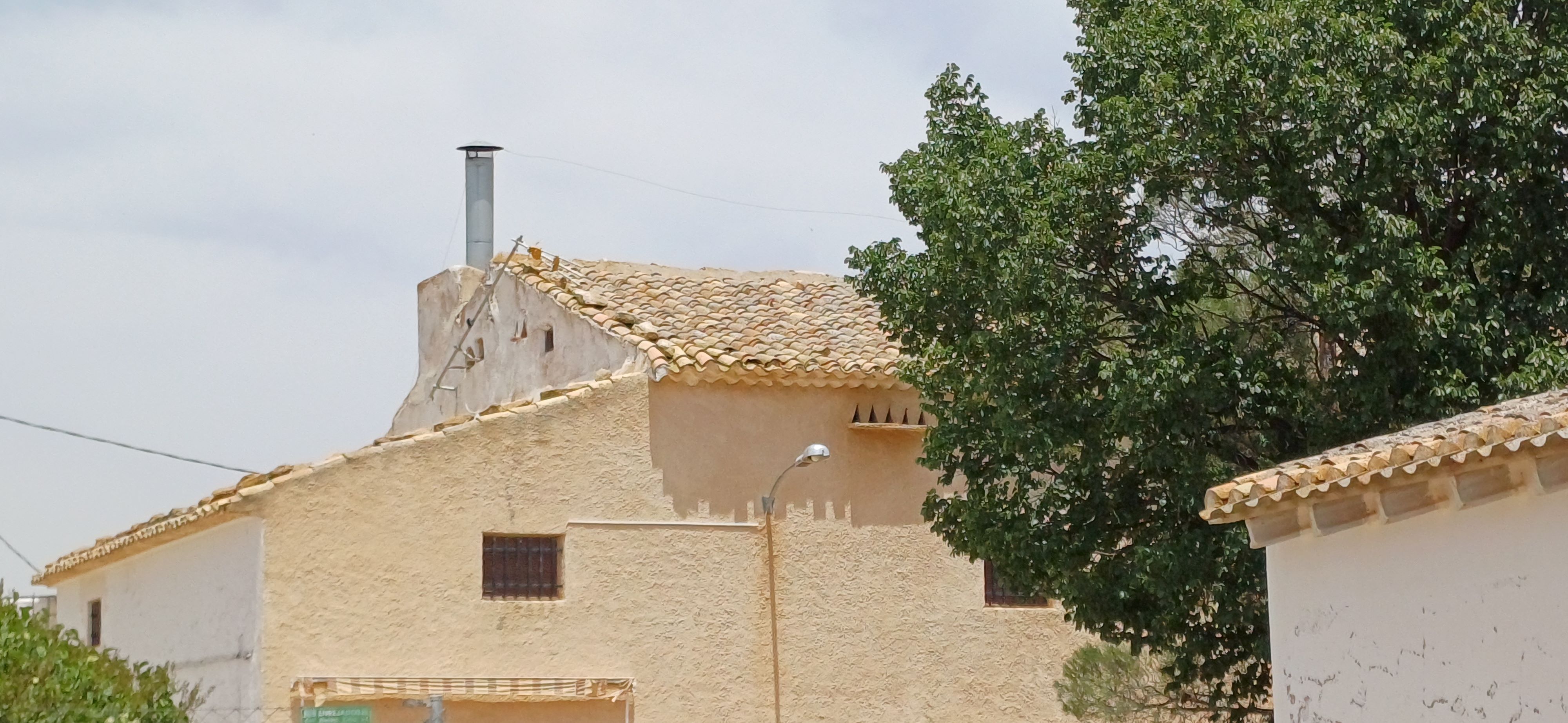 CASA DE CAMPO GRANDE,COCHERA CERRADA Y EN YECLA