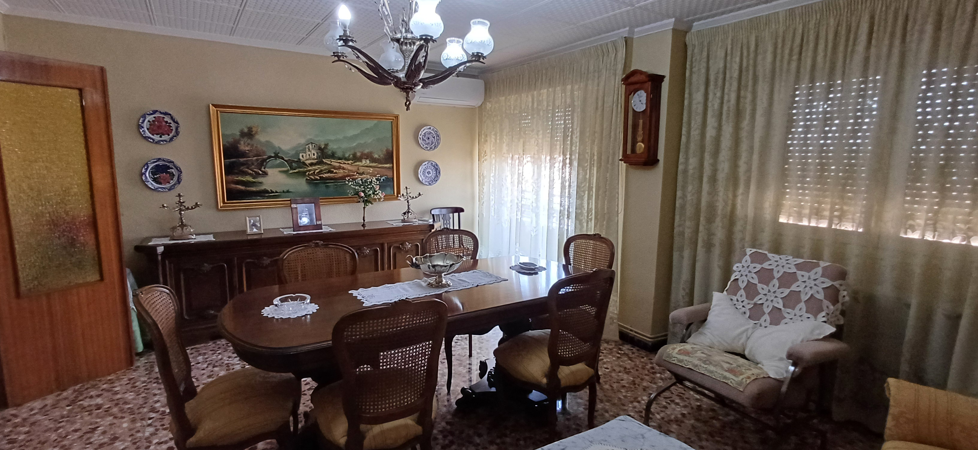 PISO CENTRICO AMUEBLADO PARA ENTRAR A VIVIR Y EN YECLA