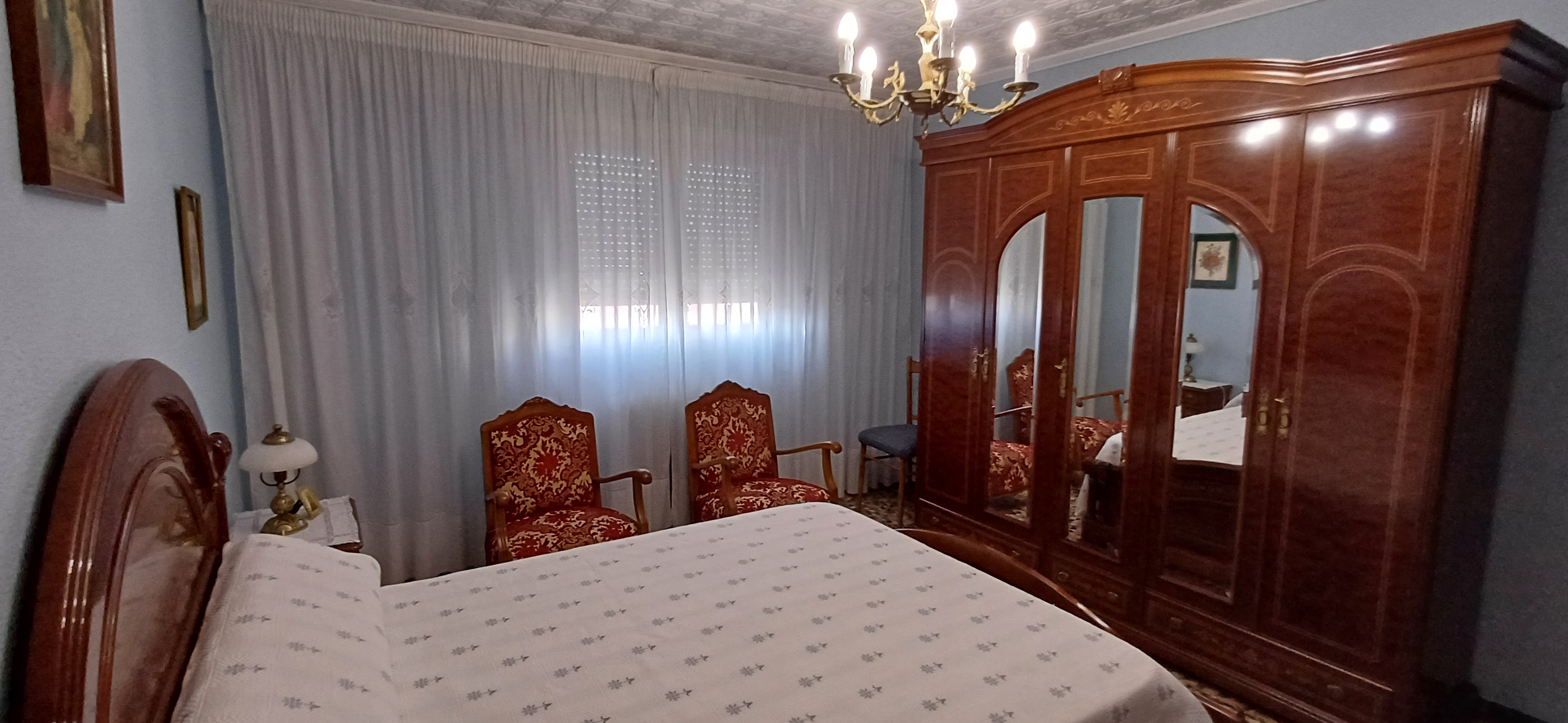 PISO CENTRICO AMUEBLADO PARA ENTRAR A VIVIR Y EN YECLA