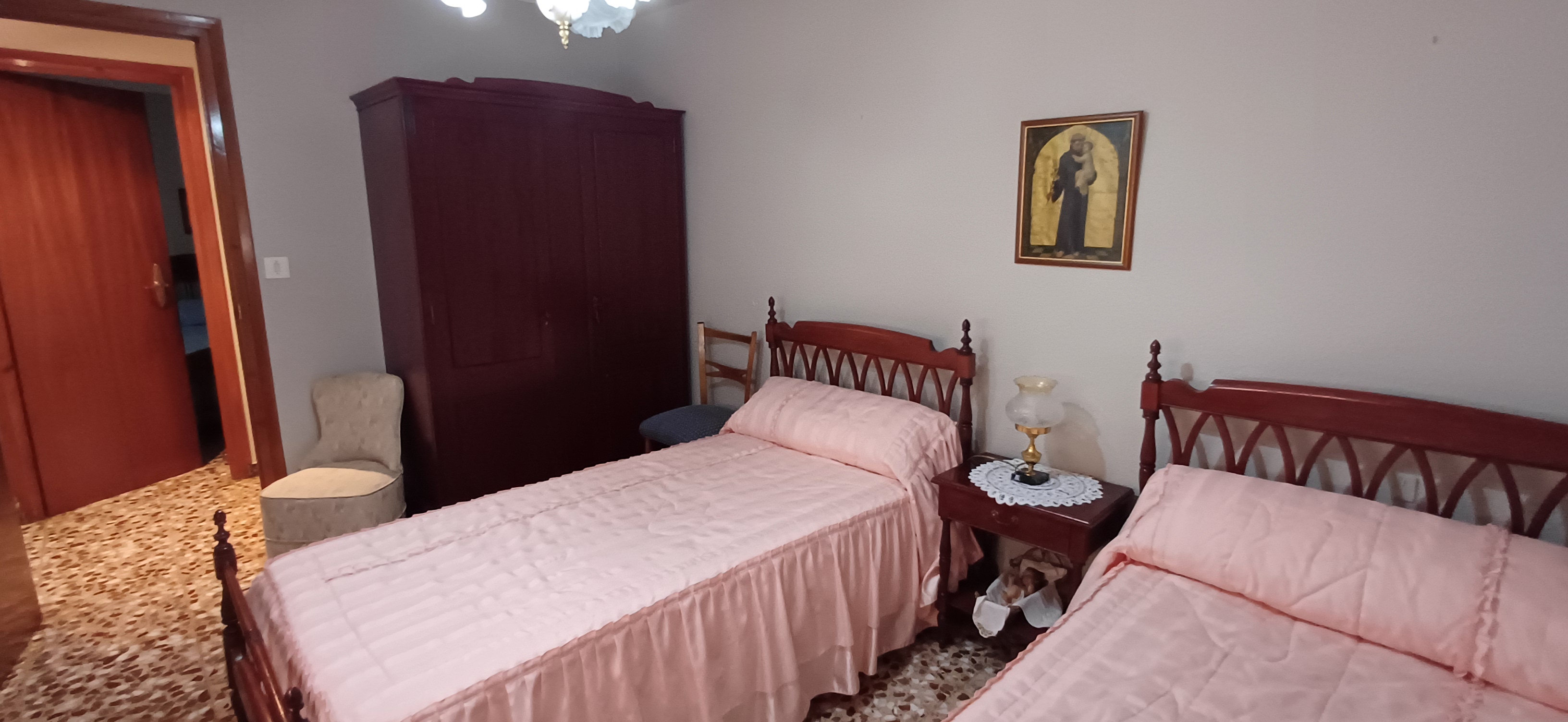 PISO CENTRICO AMUEBLADO PARA ENTRAR A VIVIR Y EN YECLA