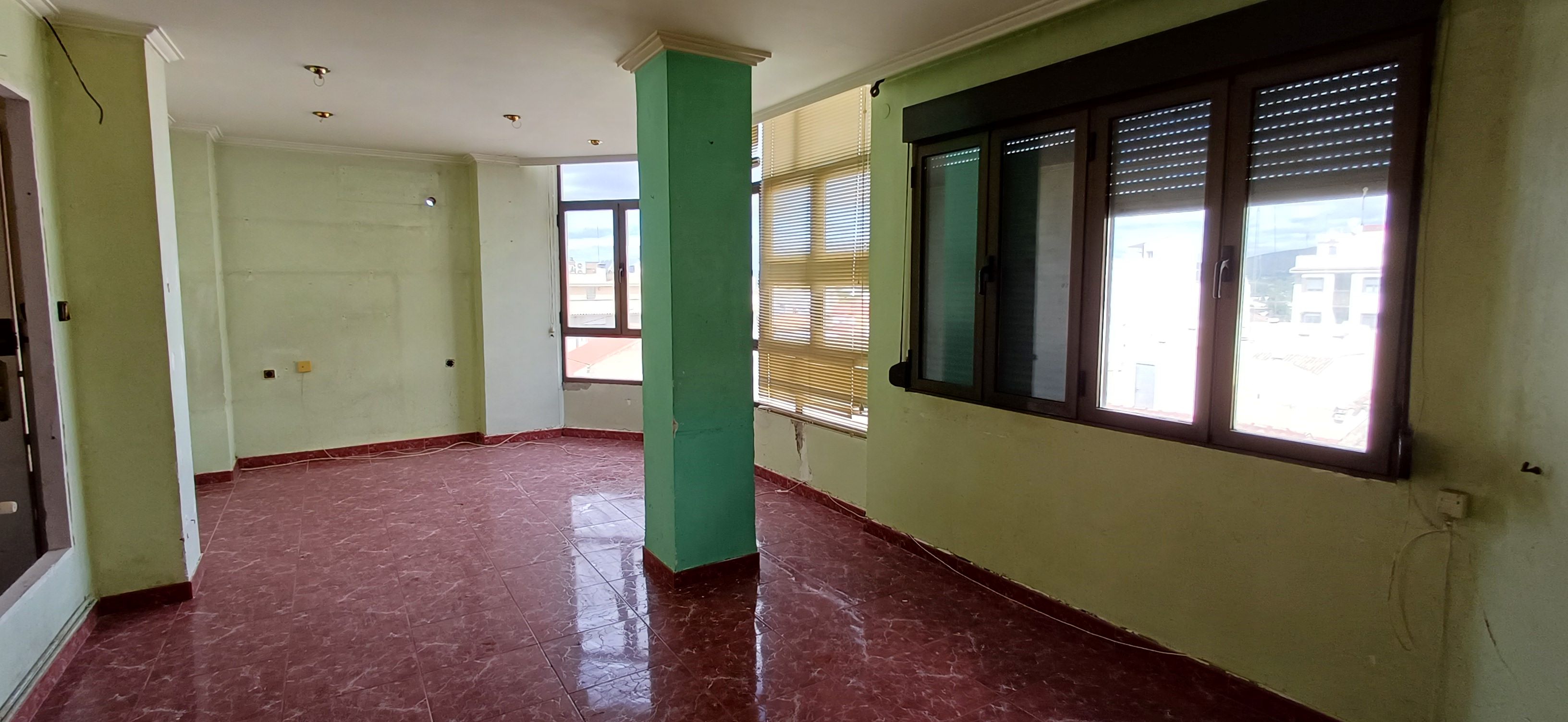 PISO EN CALLE COLON MUY CENTRICO Y EN YECLA