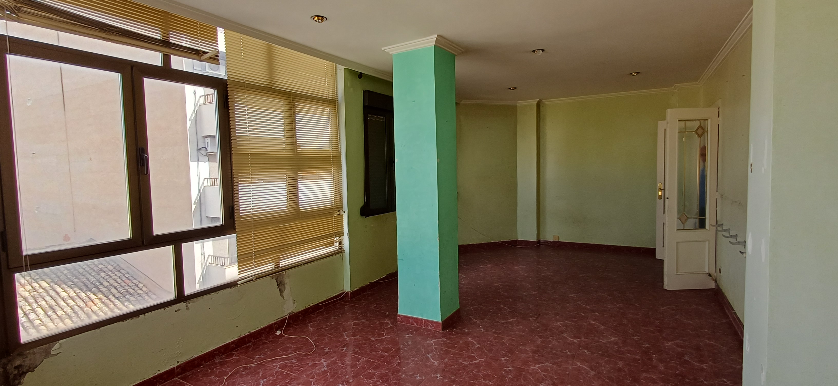 PISO EN CALLE COLON MUY CENTRICO Y EN YECLA