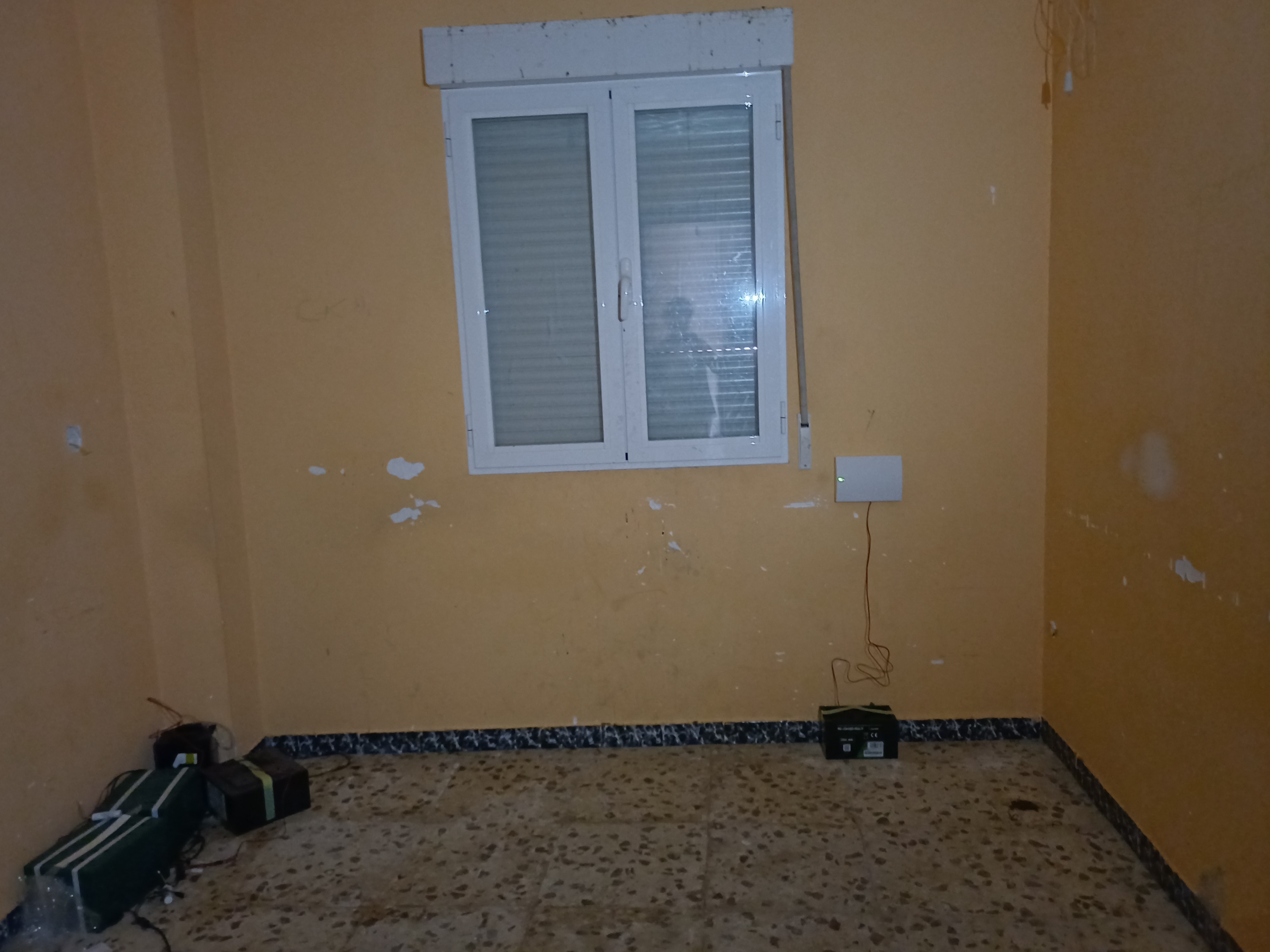 CASA INDEPENDIENTE CON COCHERA Y PATIO POR LA IGLESIA VIEJA EN YECLA