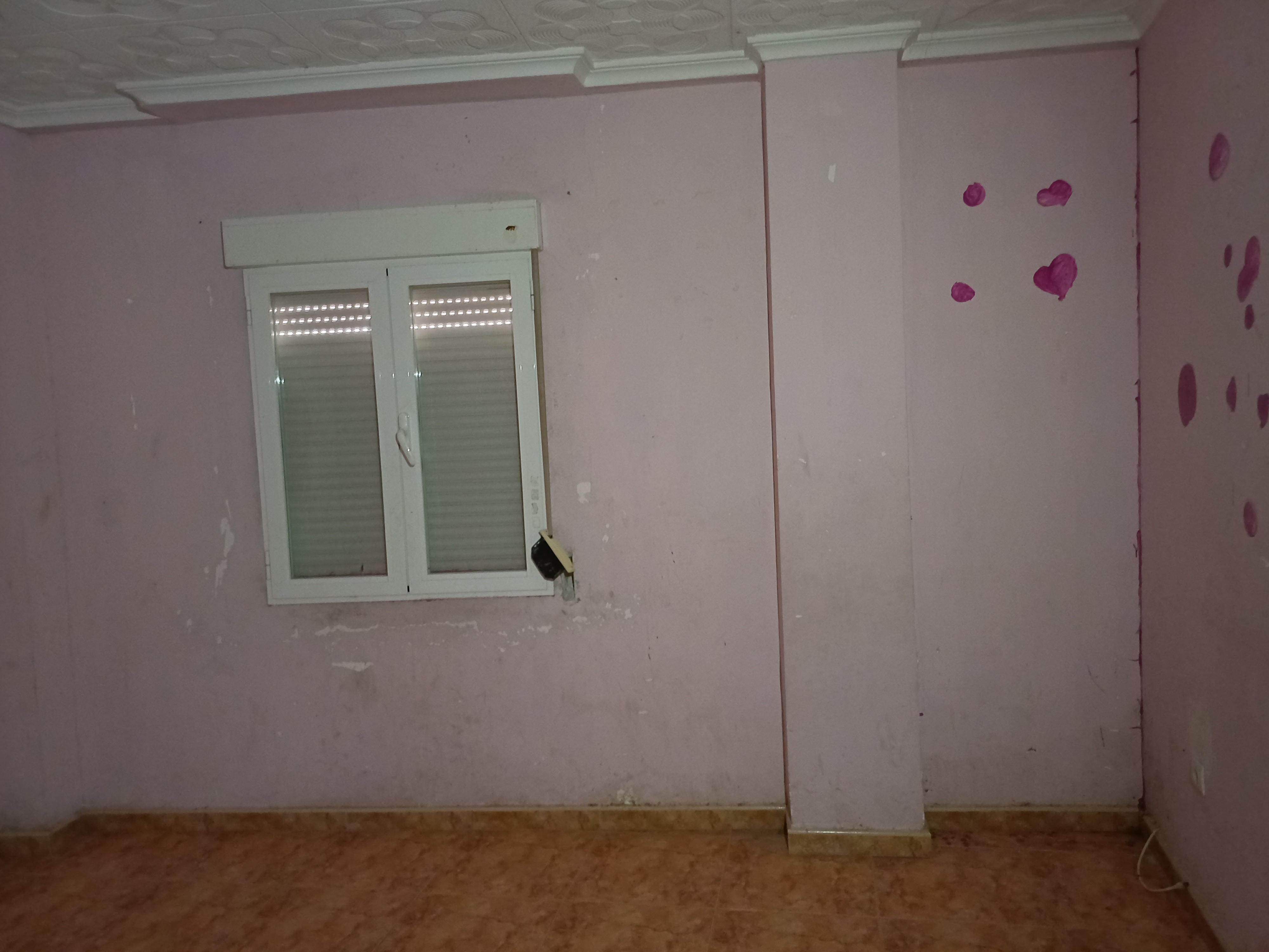 CASA INDEPENDIENTE CON COCHERA Y PATIO POR LA IGLESIA VIEJA EN YECLA