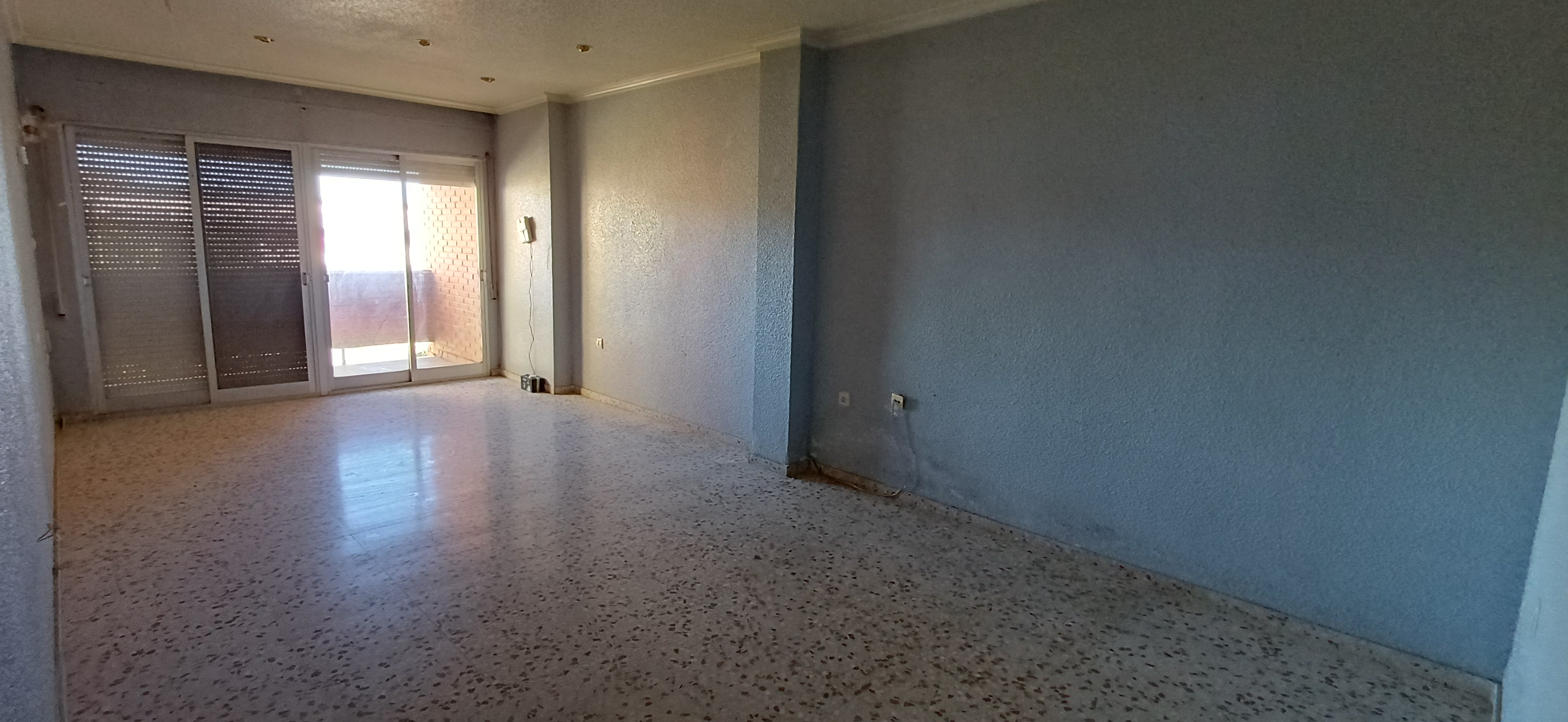 PISO JUNTO AL HOSPITAL Y A LA FERIA DEL MUEBLE DE YECLA.