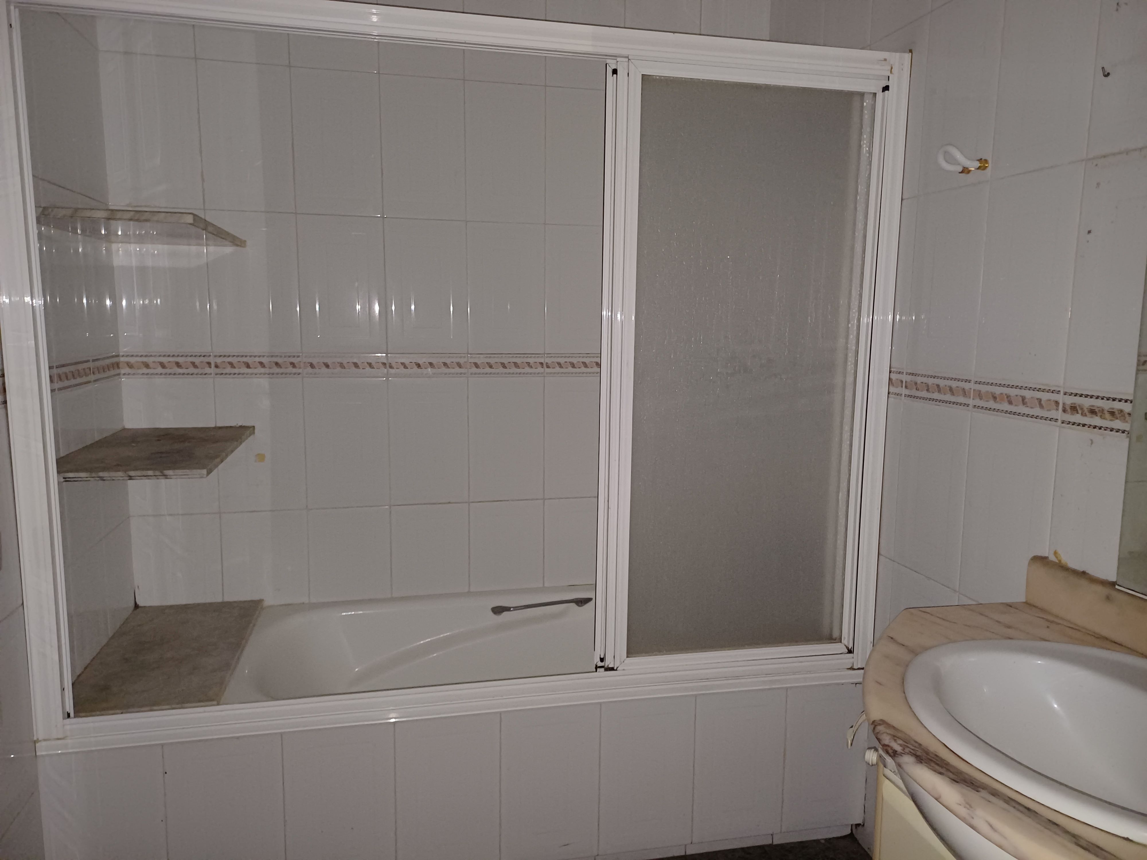 PISO JUNTO AL HOSPITAL Y A LA FERIA DEL MUEBLE DE YECLA.