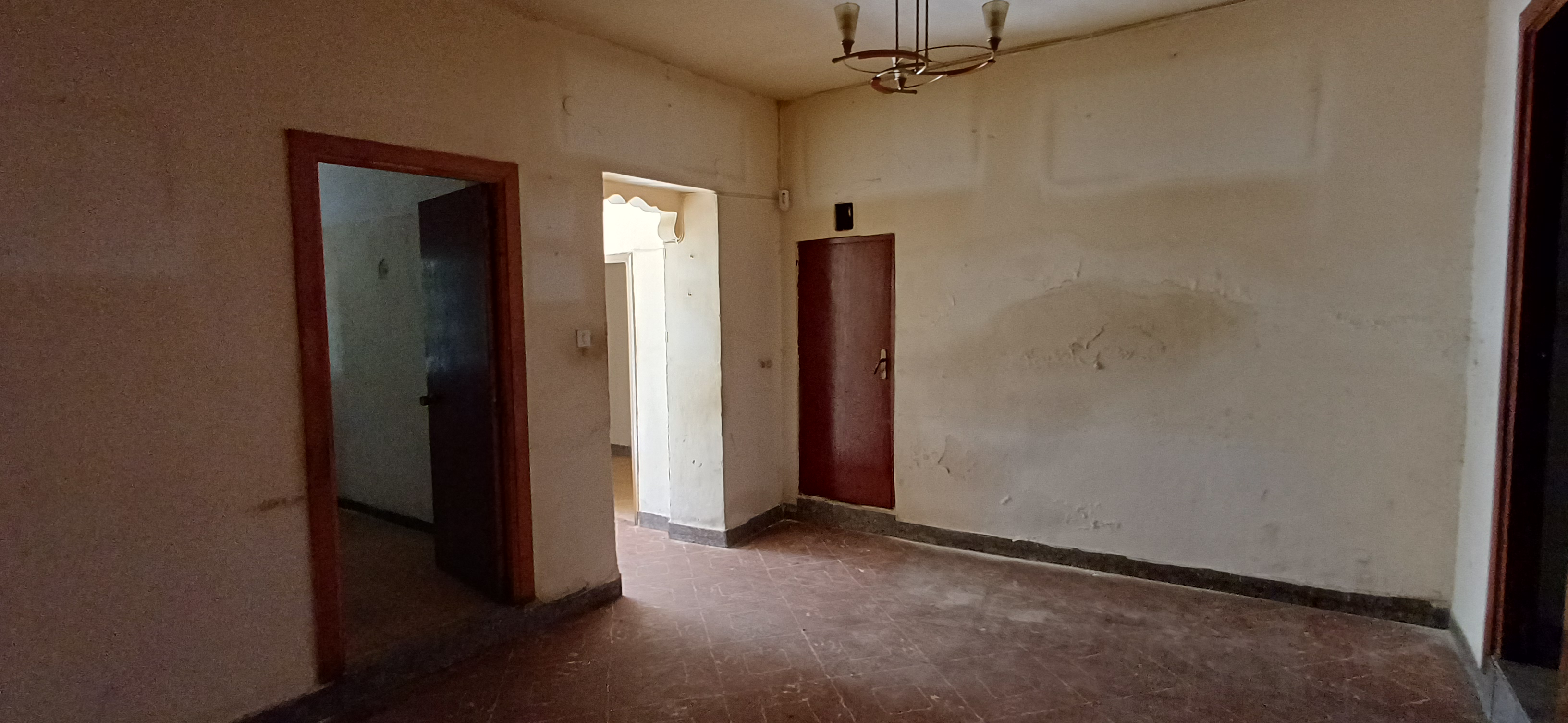 CASA EN PLANTA BAJA EN ESQUINA Y MUY CERCA DEL UVEN Y EN YECLA