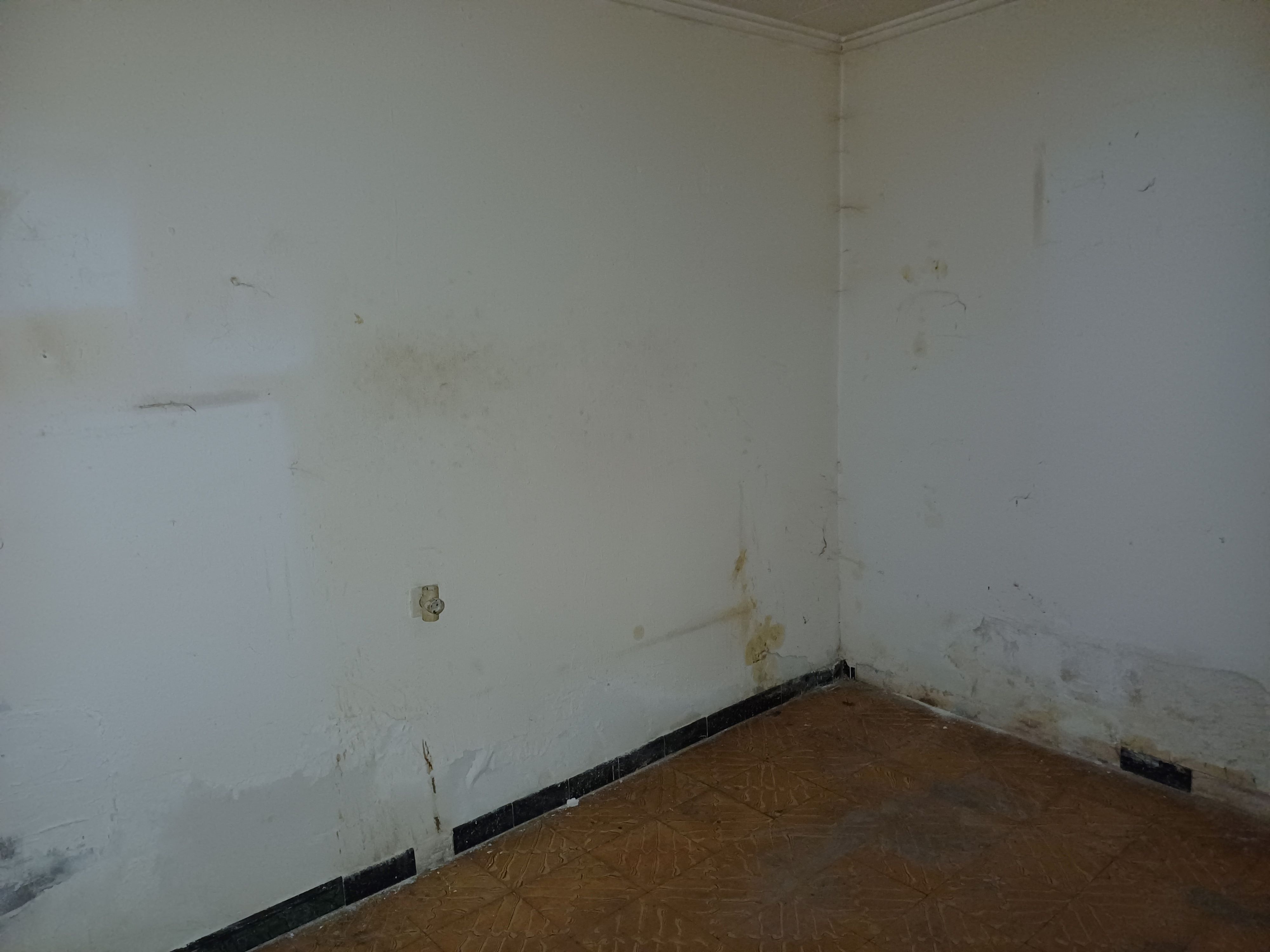 CASA EN PLANTA BAJA EN ESQUINA Y MUY CERCA DEL UVEN Y EN YECLA