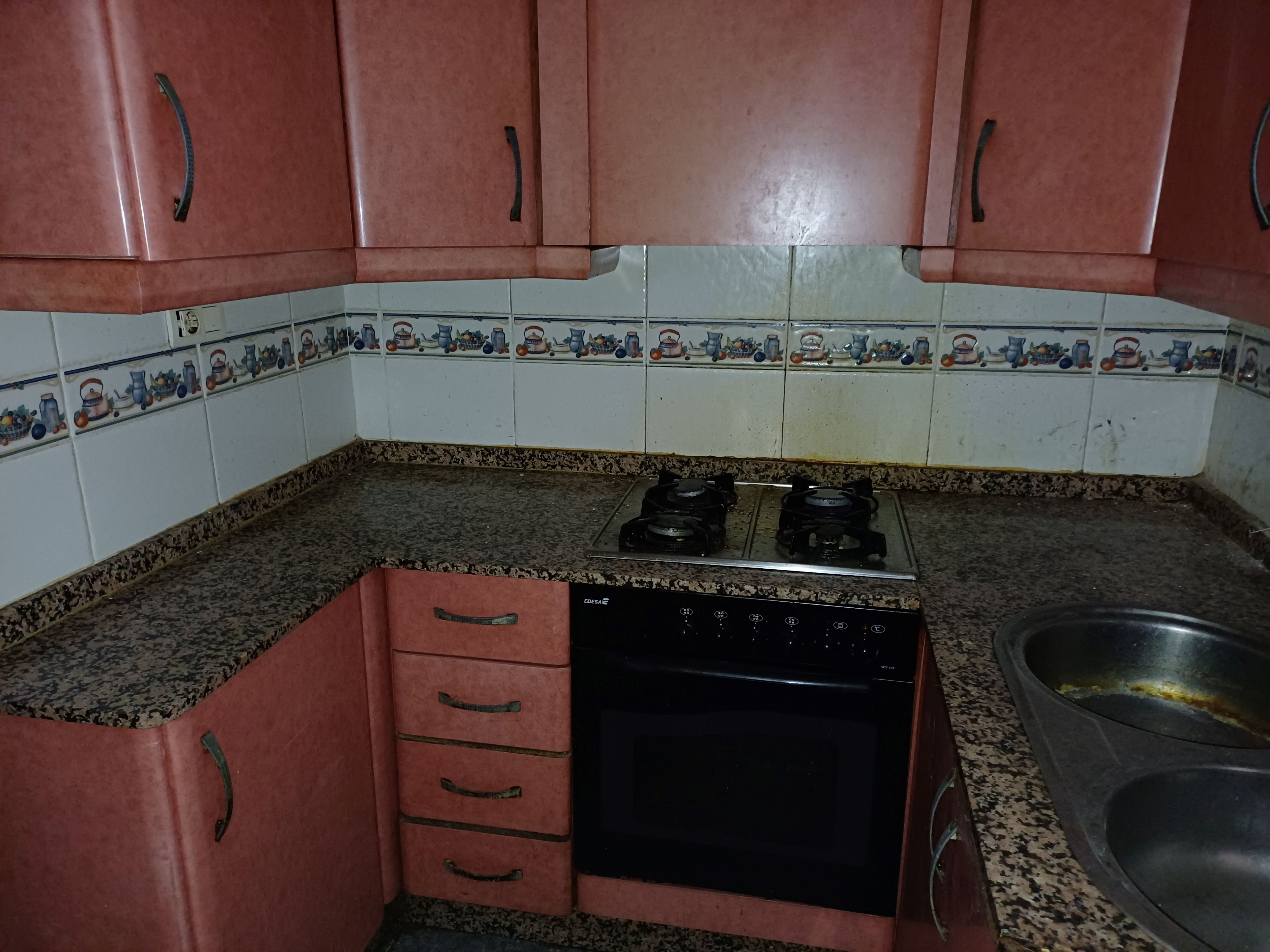 CASA EN PLANTA BAJA EN ESQUINA Y MUY CERCA DEL UVEN Y EN YECLA