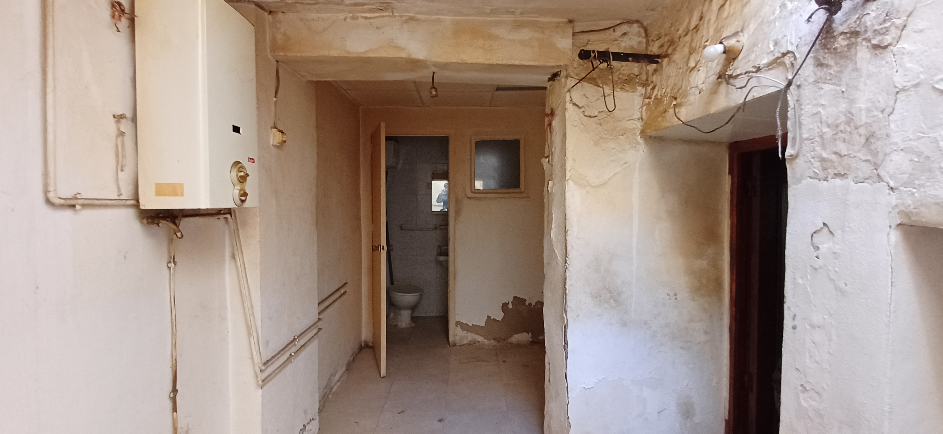 CASA EN PLANTA BAJA EN ESQUINA Y MUY CERCA DEL UVEN Y EN YECLA