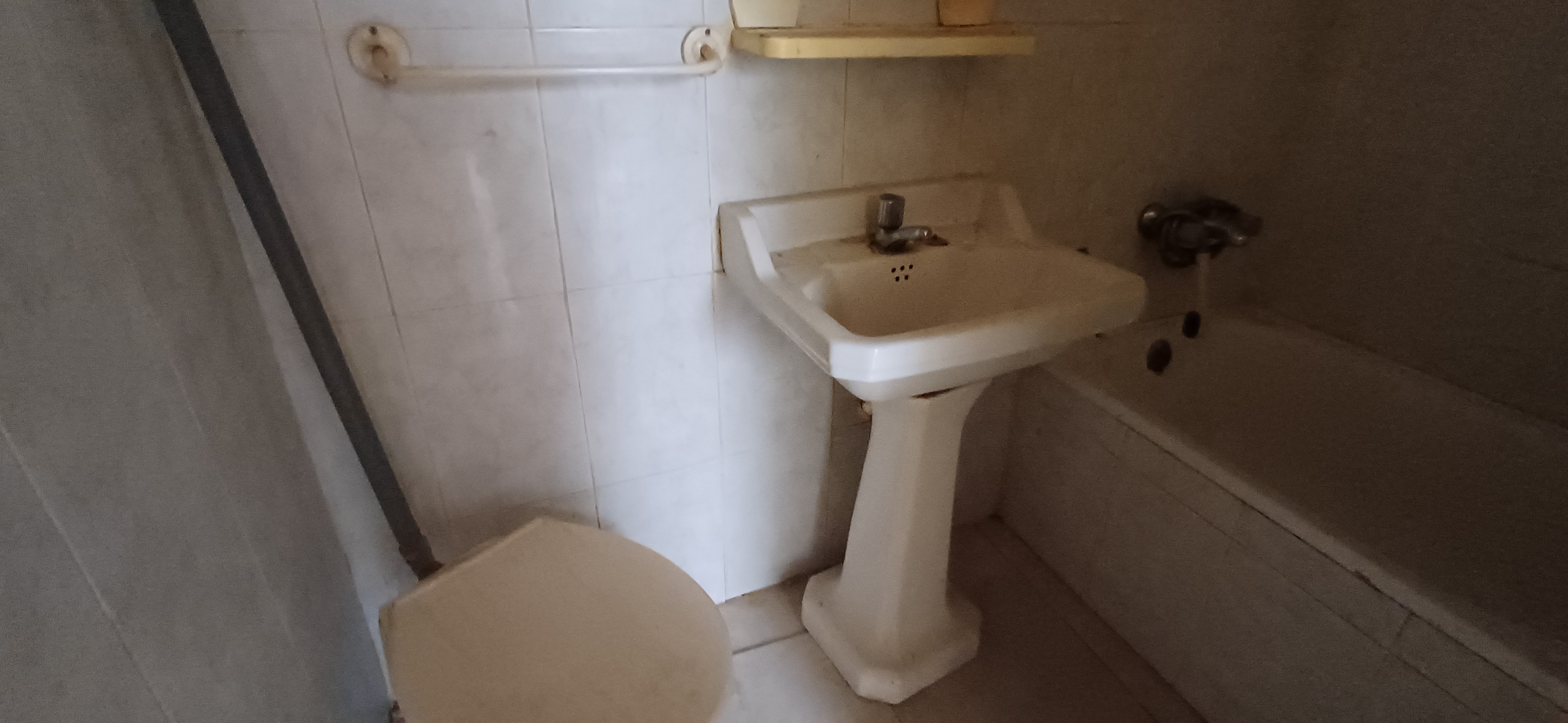 CASA EN PLANTA BAJA EN ESQUINA Y MUY CERCA DEL UVEN Y EN YECLA