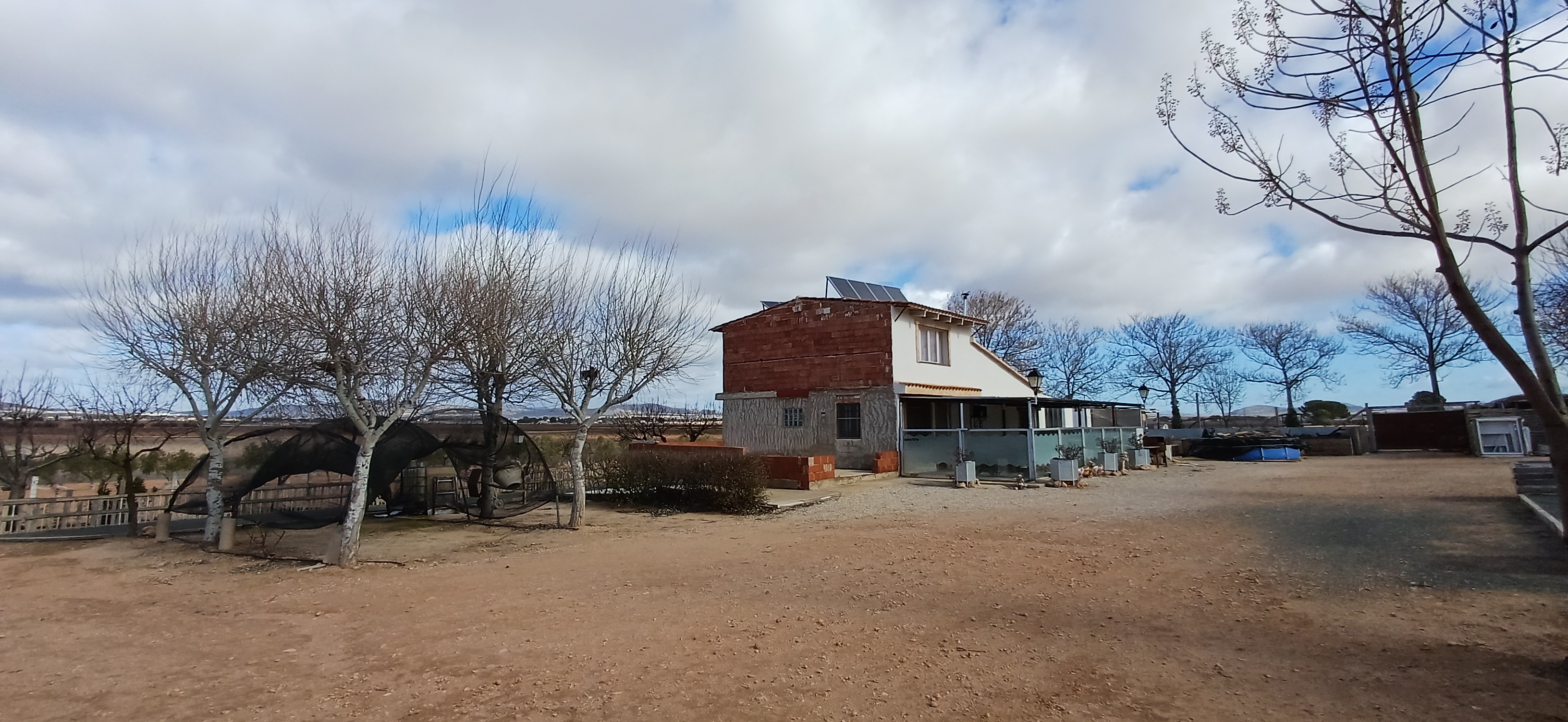CHALET PARA VIVIR TODO EL AÑO Y EN YECLA