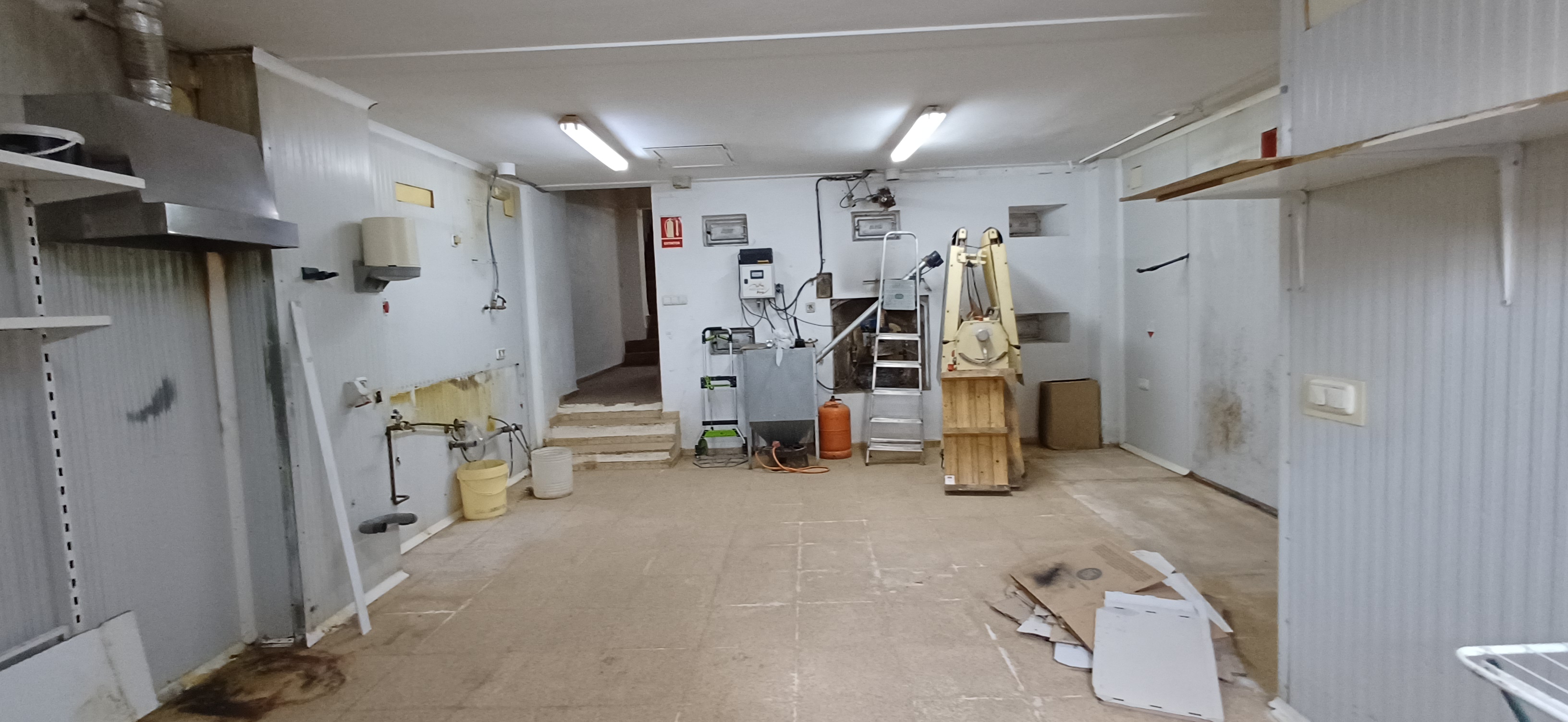 CASA EN 2 PLANTAS INDEPENDIENTE PARA HACER ARREGLOS Y EN YECLA