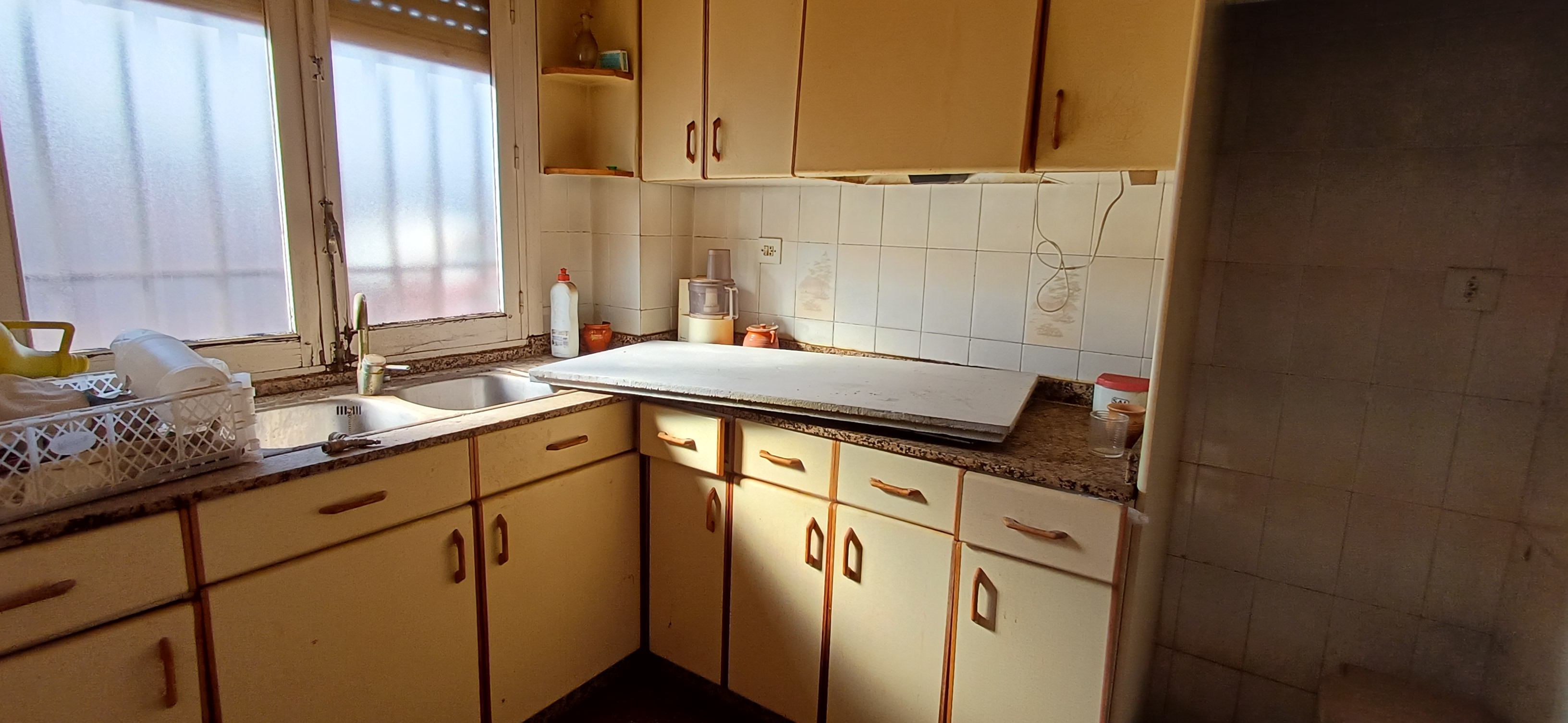 CASA EN 2 PLANTAS INDEPENDIENTE PARA HACER ARREGLOS Y EN YECLA