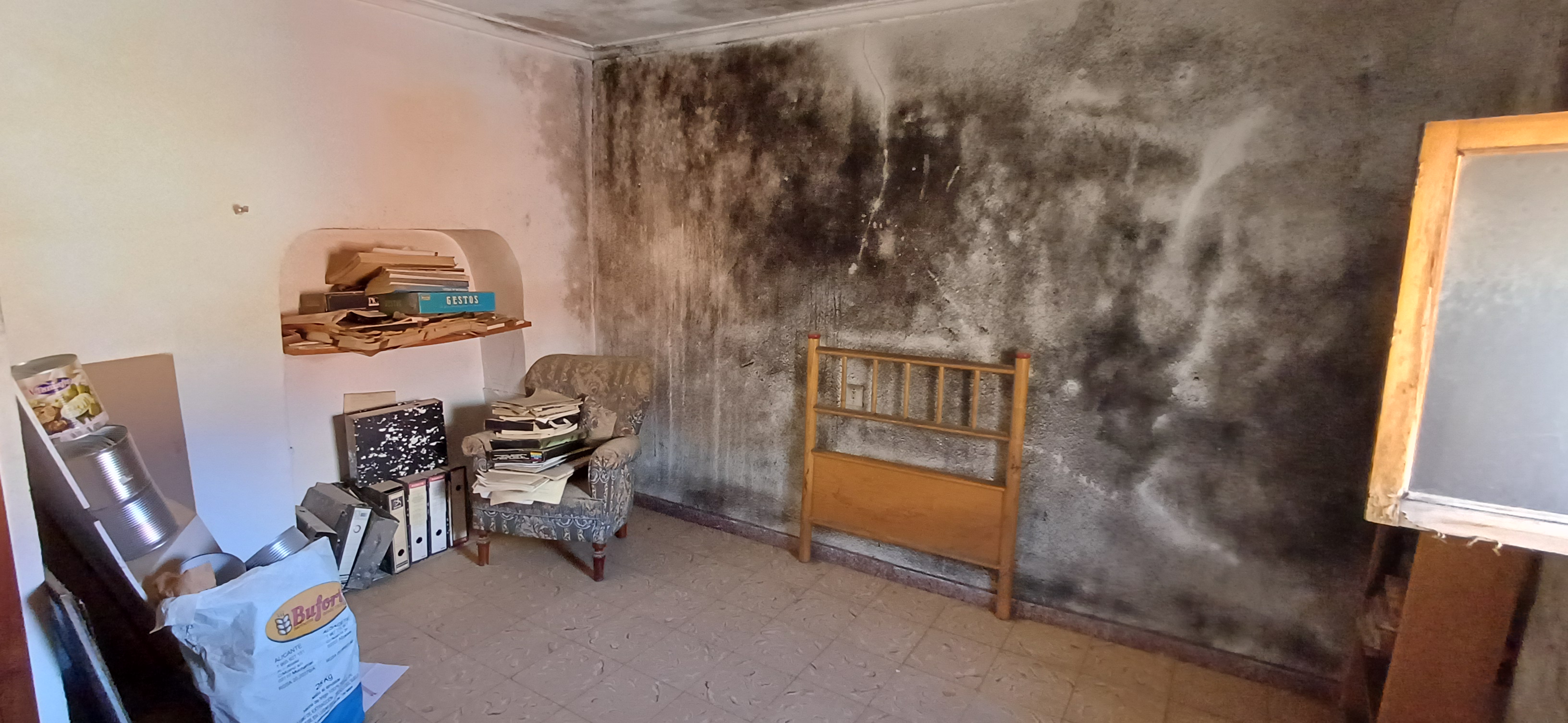 CASA EN 2 PLANTAS INDEPENDIENTE PARA HACER ARREGLOS Y EN YECLA