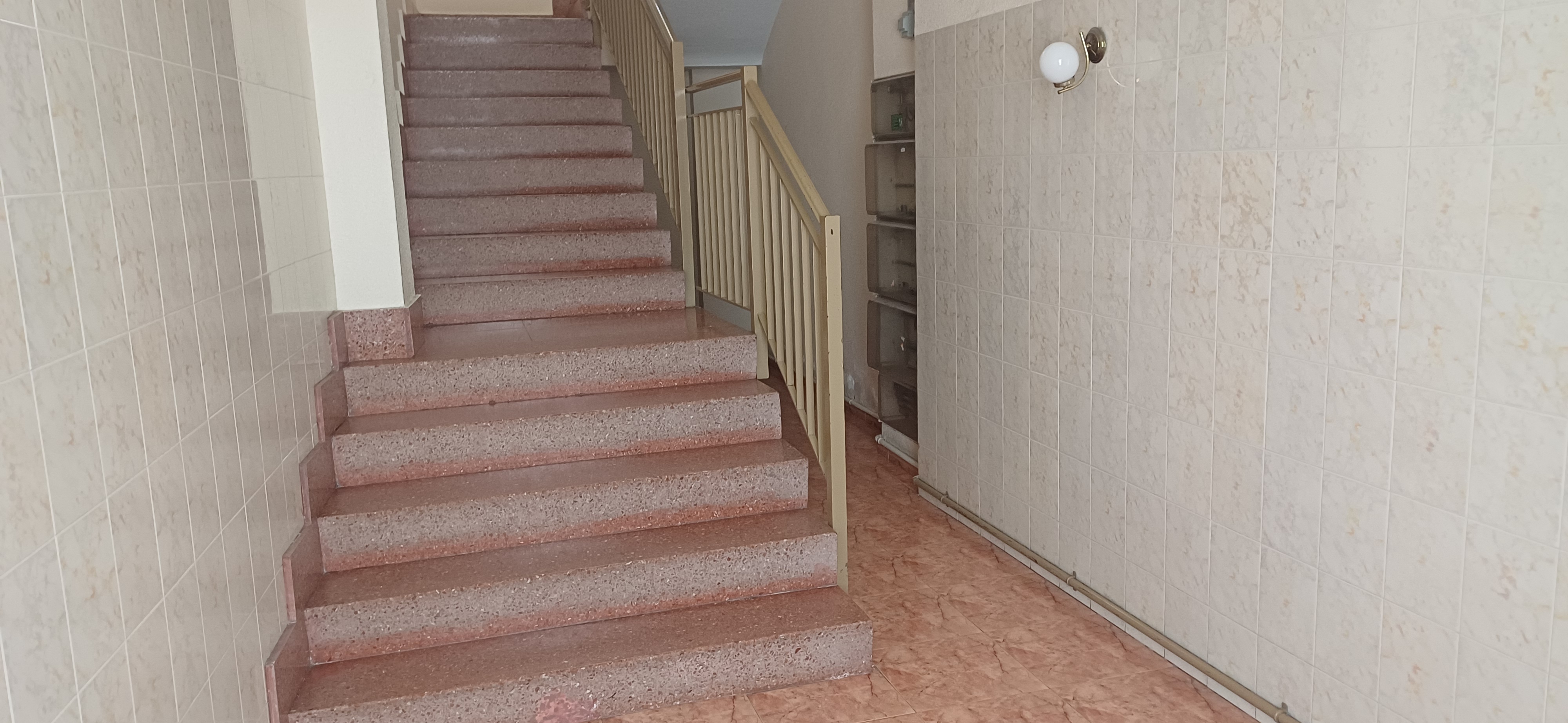 PISO CON REFORMAS CENTRICO Y EN YECLA