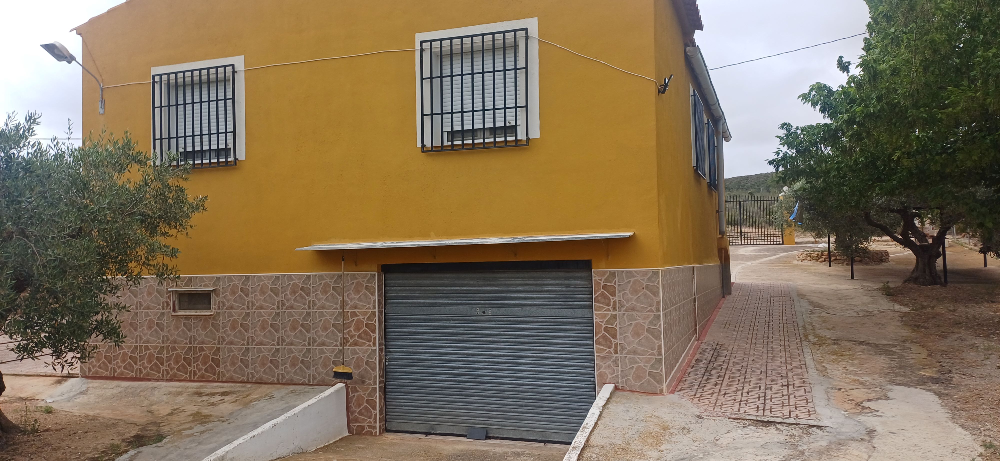 CHALET AMUEBLADO CERCA PARA VIVIR Y DE YECLA 