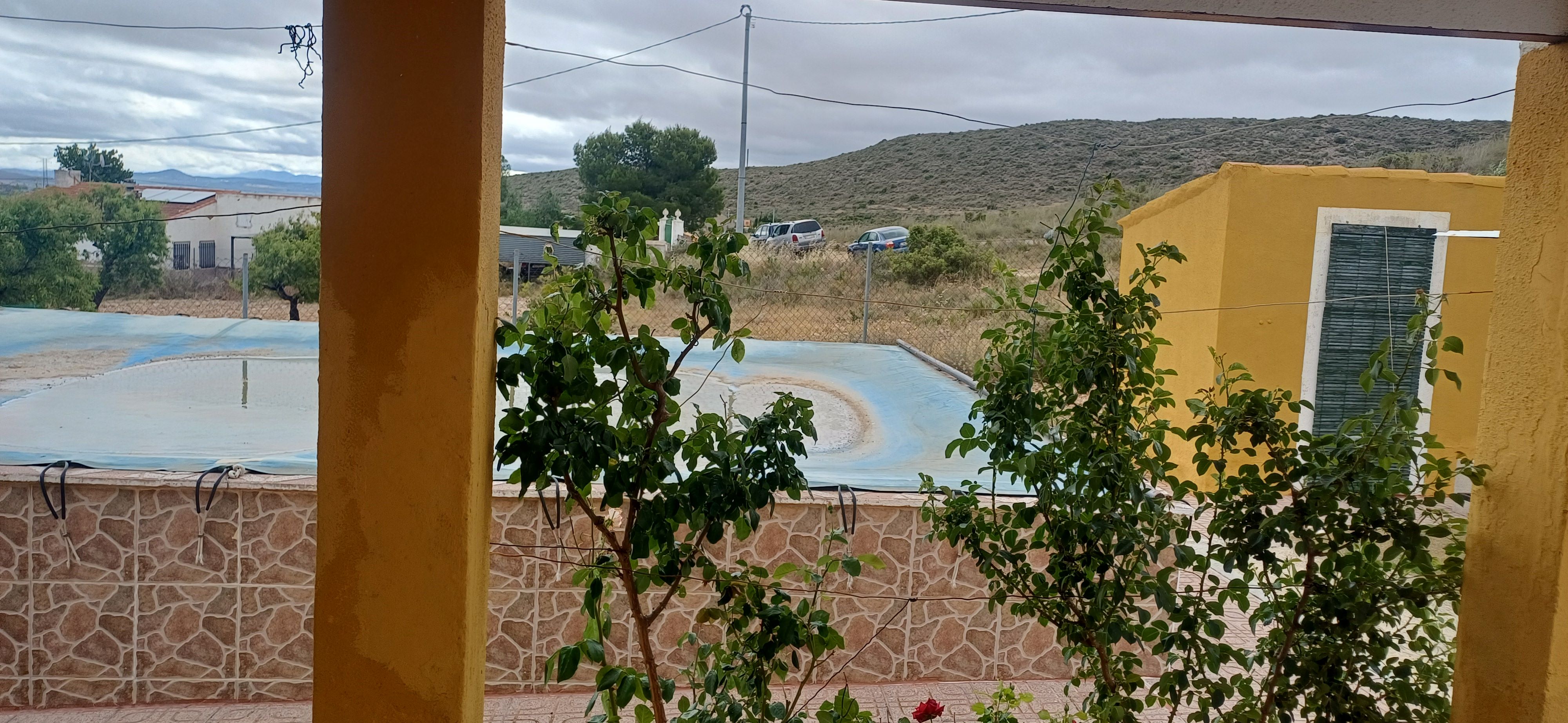 CHALET AMUEBLADO CERCA PARA VIVIR Y DE YECLA 