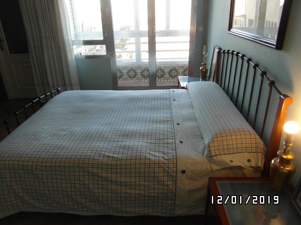 PISO GRANDE CON ASCENSOR EN EL PARQUE DE LAS PALOMAS EN EL CENTRO DE YECLA.