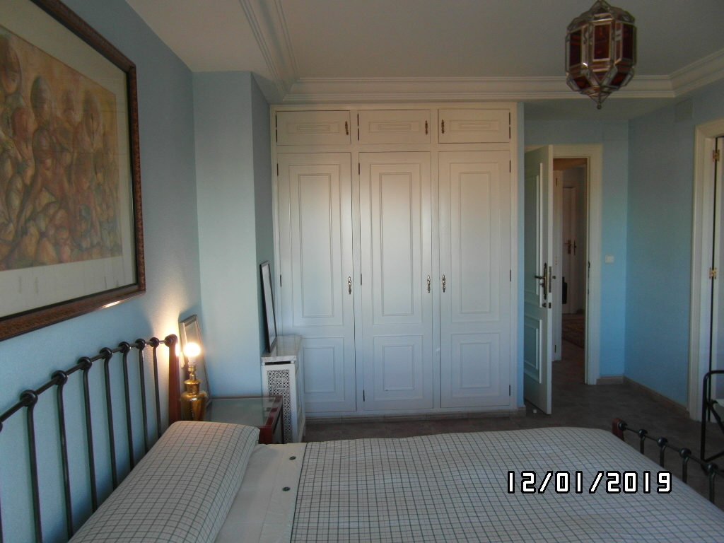 PISO GRANDE CON ASCENSOR EN EL PARQUE DE LAS PALOMAS EN EL CENTRO DE YECLA.