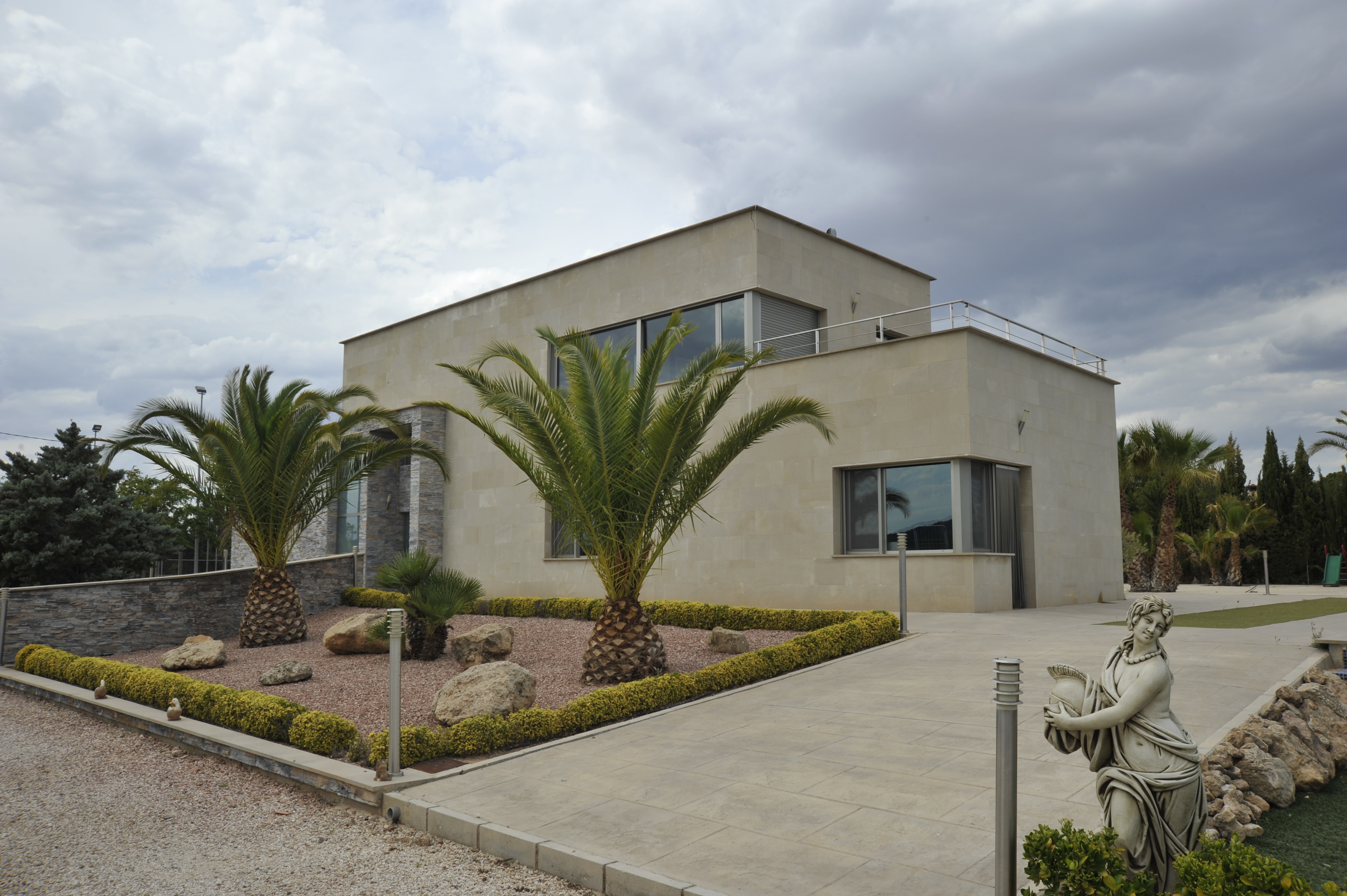 CHALET PARA VIVIR TODO EL AÑO Y EN YECLA