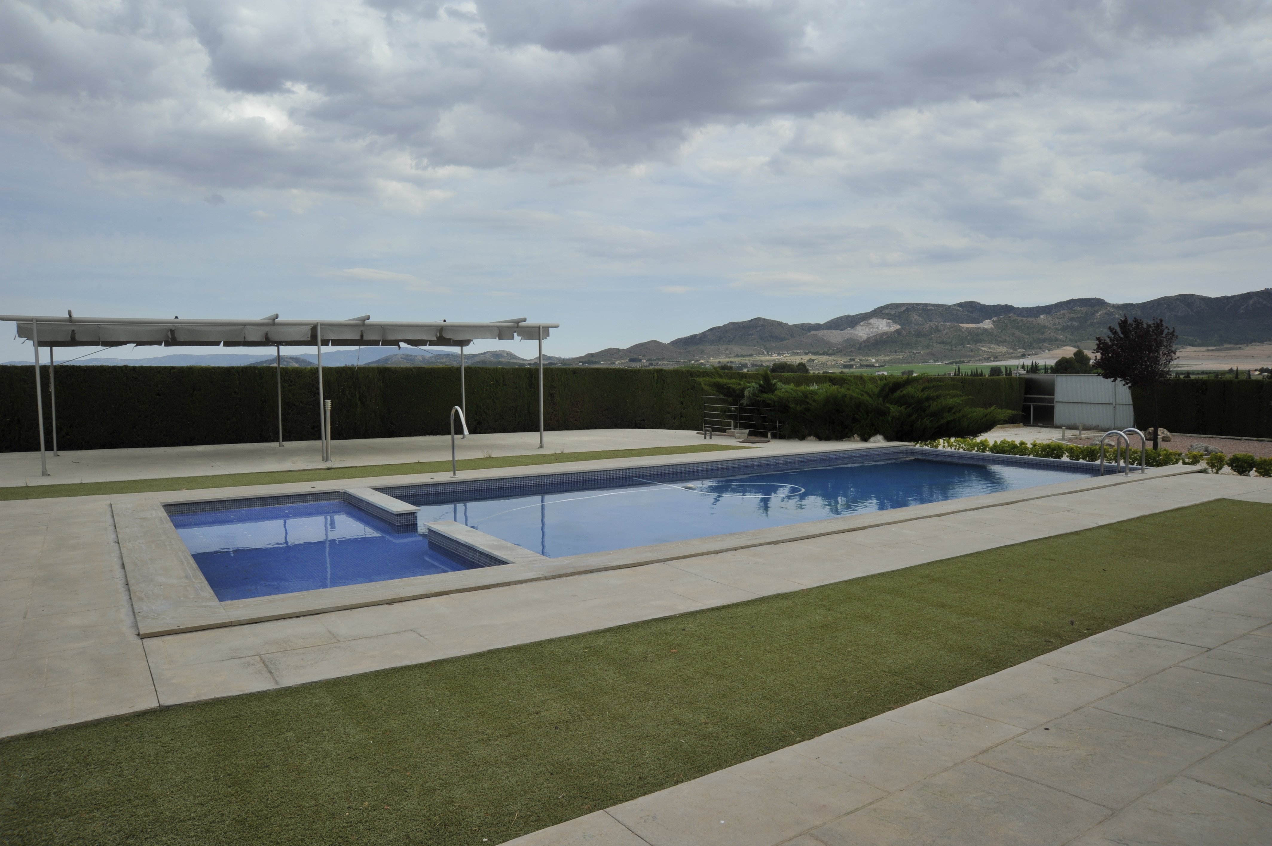 CHALET PARA VIVIR TODO EL AÑO Y EN YECLA