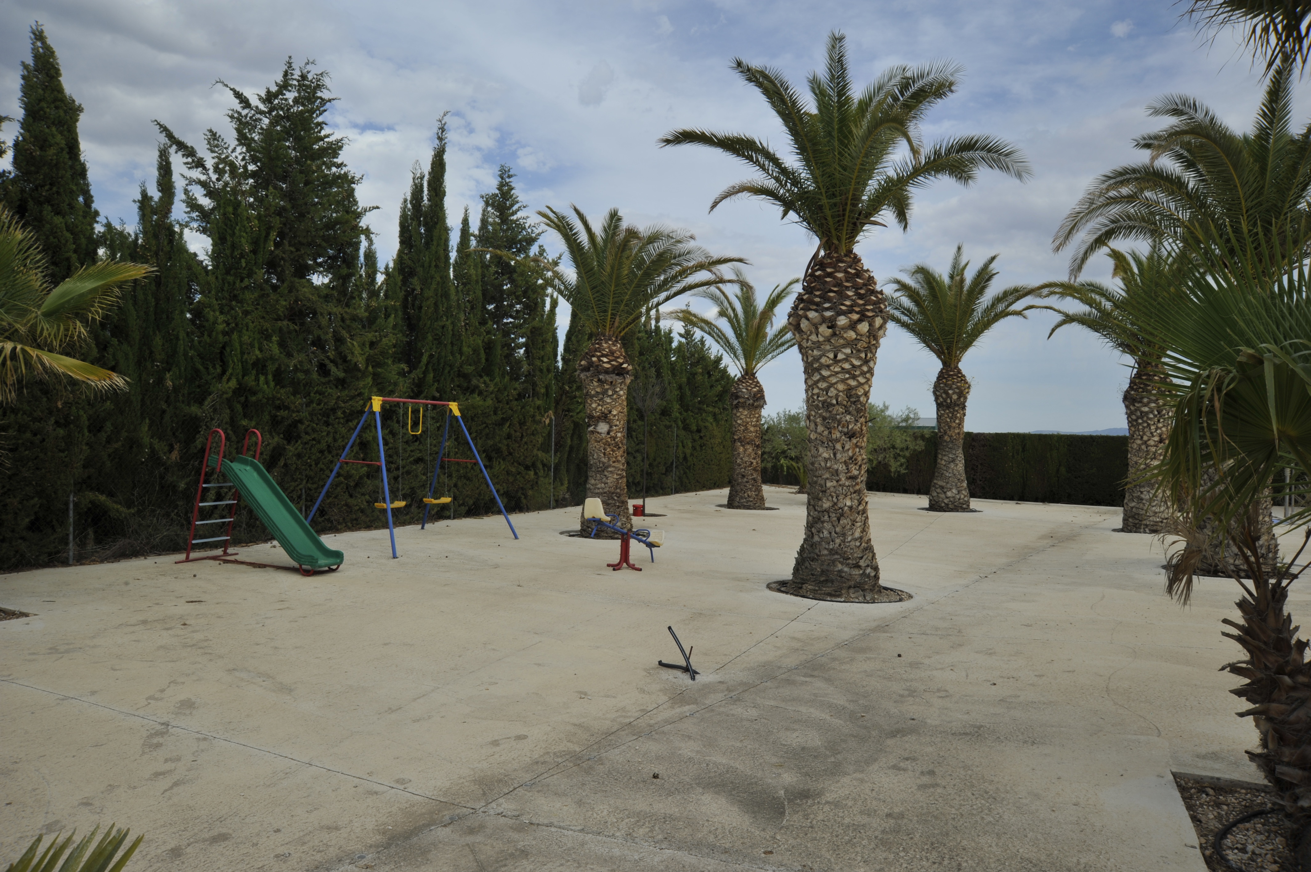 CHALET PARA VIVIR TODO EL AÑO Y EN YECLA