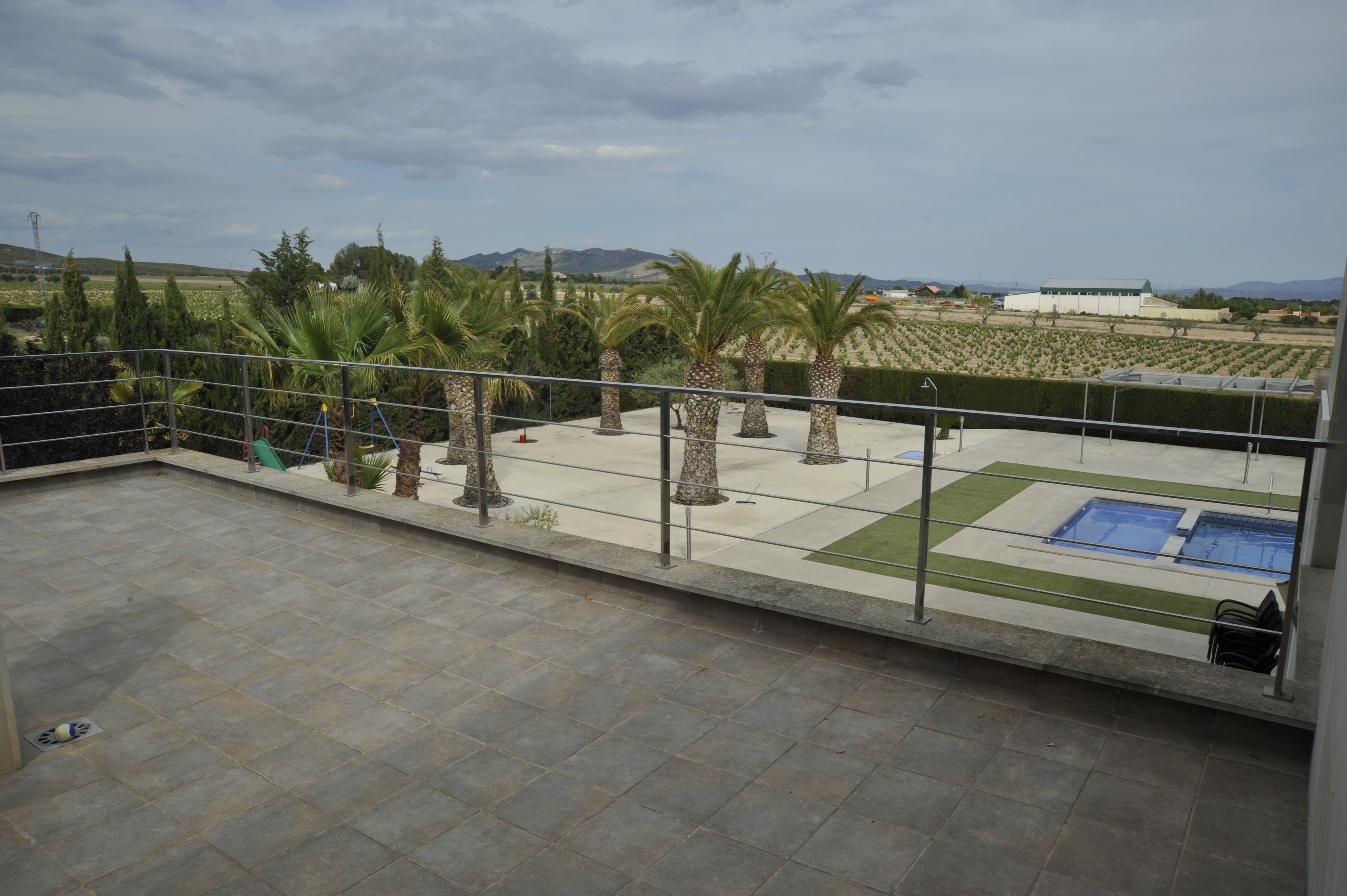 CHALET PARA VIVIR TODO EL AÑO Y EN YECLA