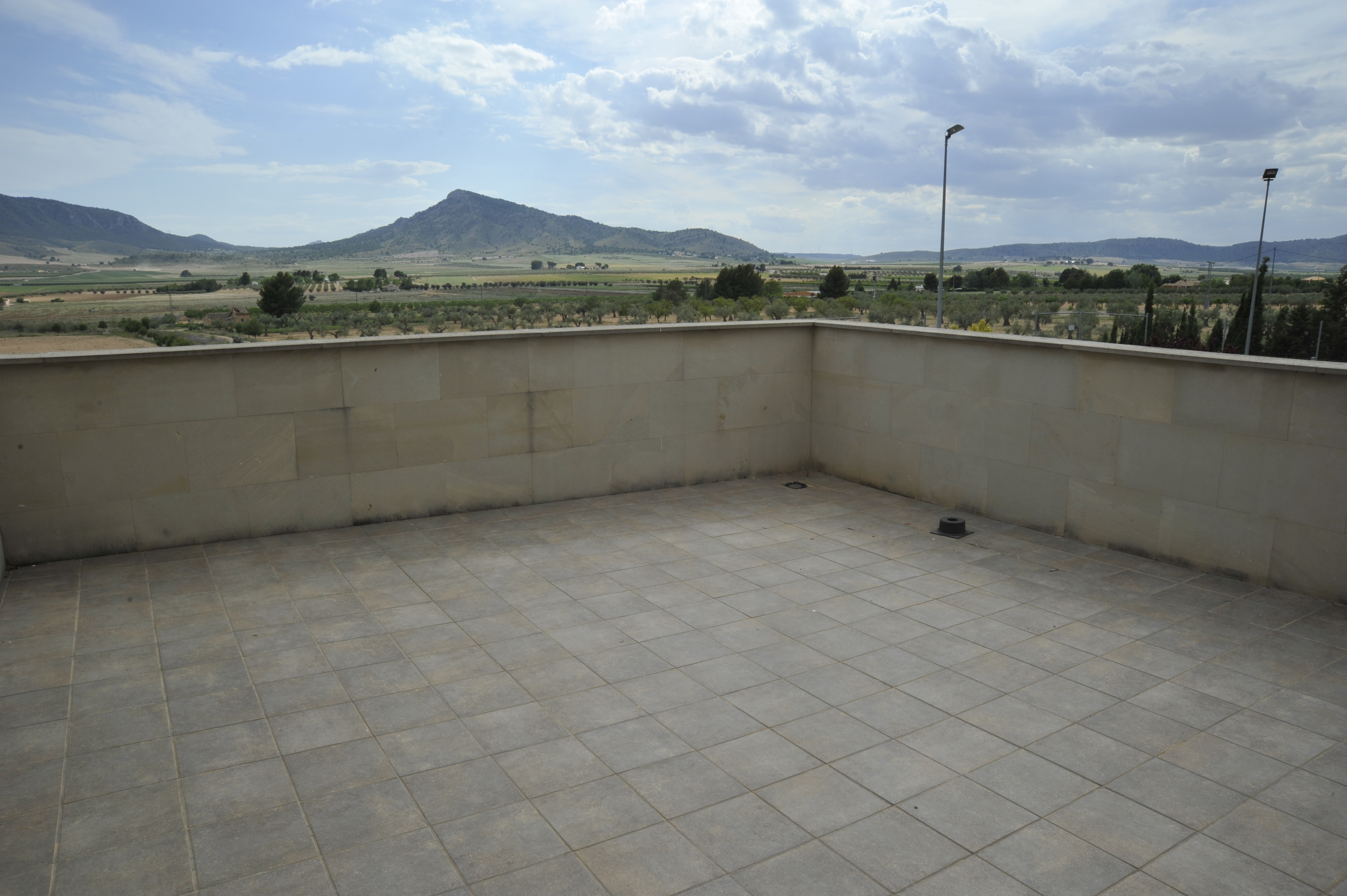 CHALET PARA VIVIR TODO EL AÑO Y EN YECLA