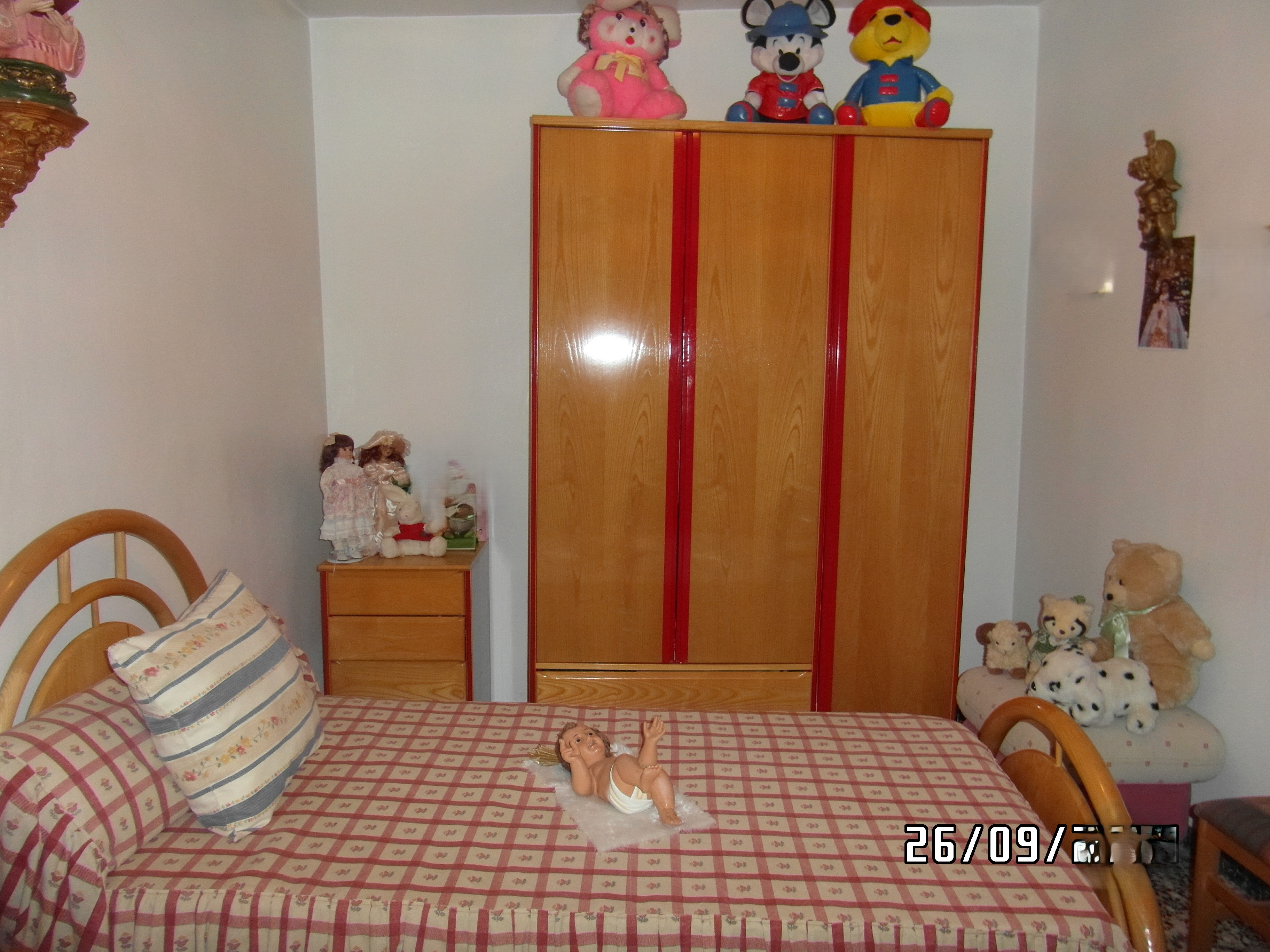 CASA GRANDE MUY CENTRICA CON GARAJE PARA VIVIR Y EN YECLA