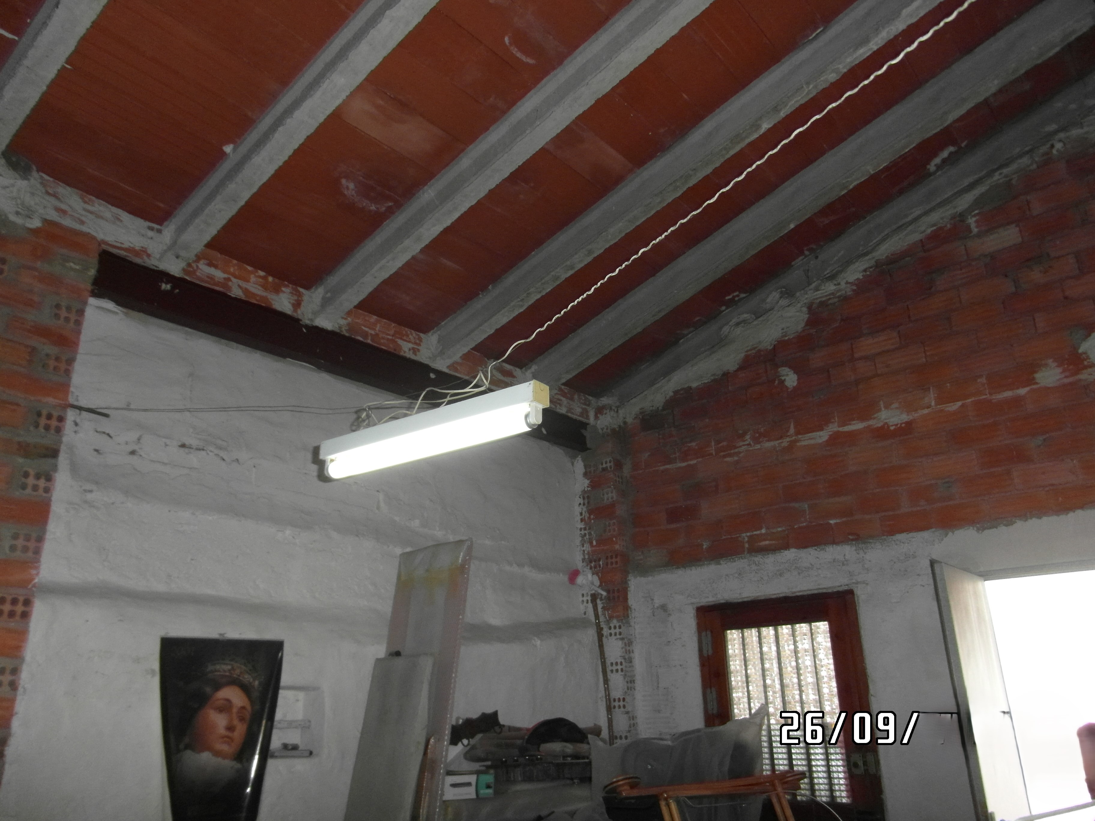 CASA GRANDE MUY CENTRICA CON GARAJE PARA VIVIR Y EN YECLA