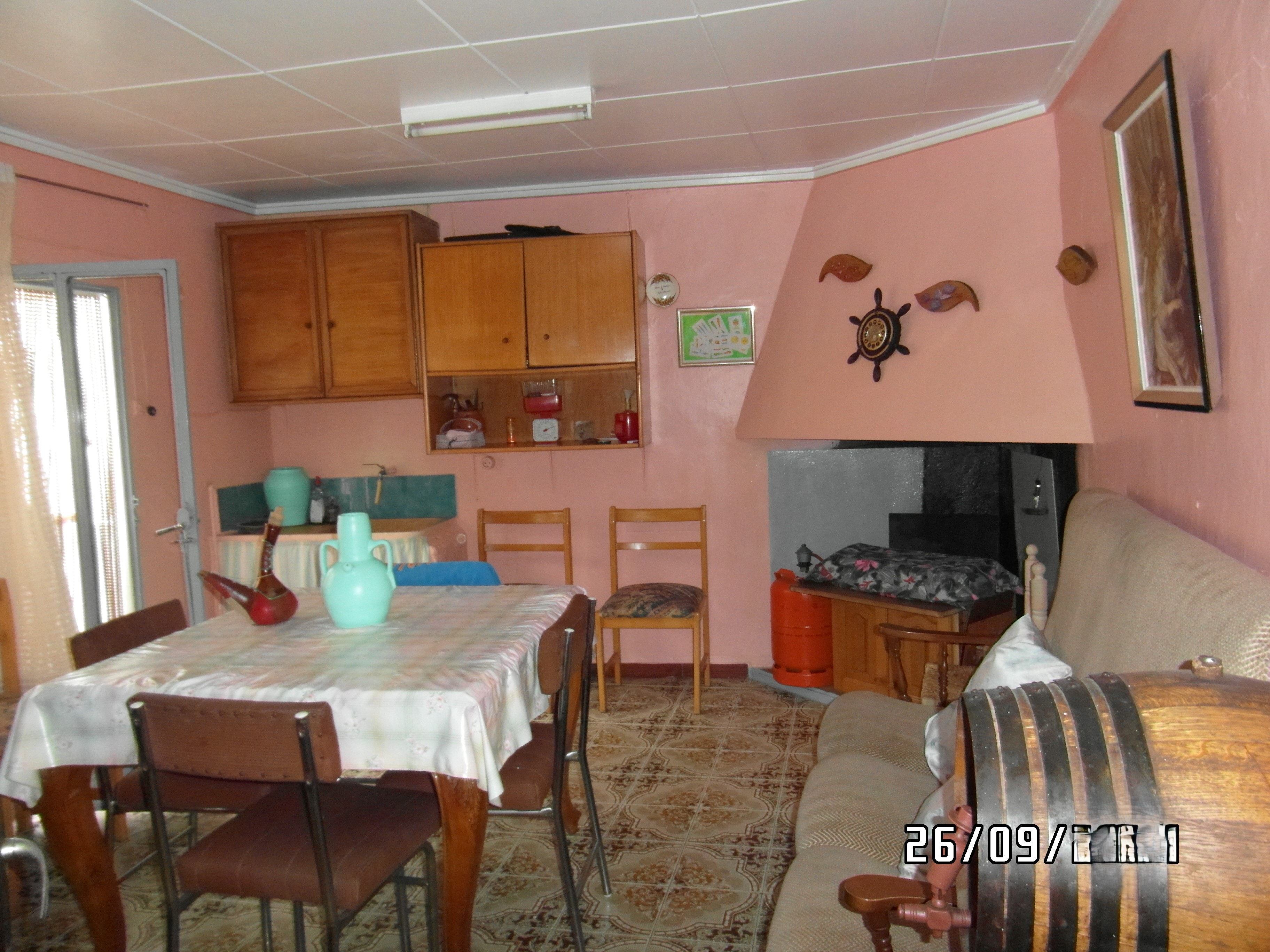 CASA GRANDE MUY CENTRICA CON GARAJE PARA VIVIR Y EN YECLA