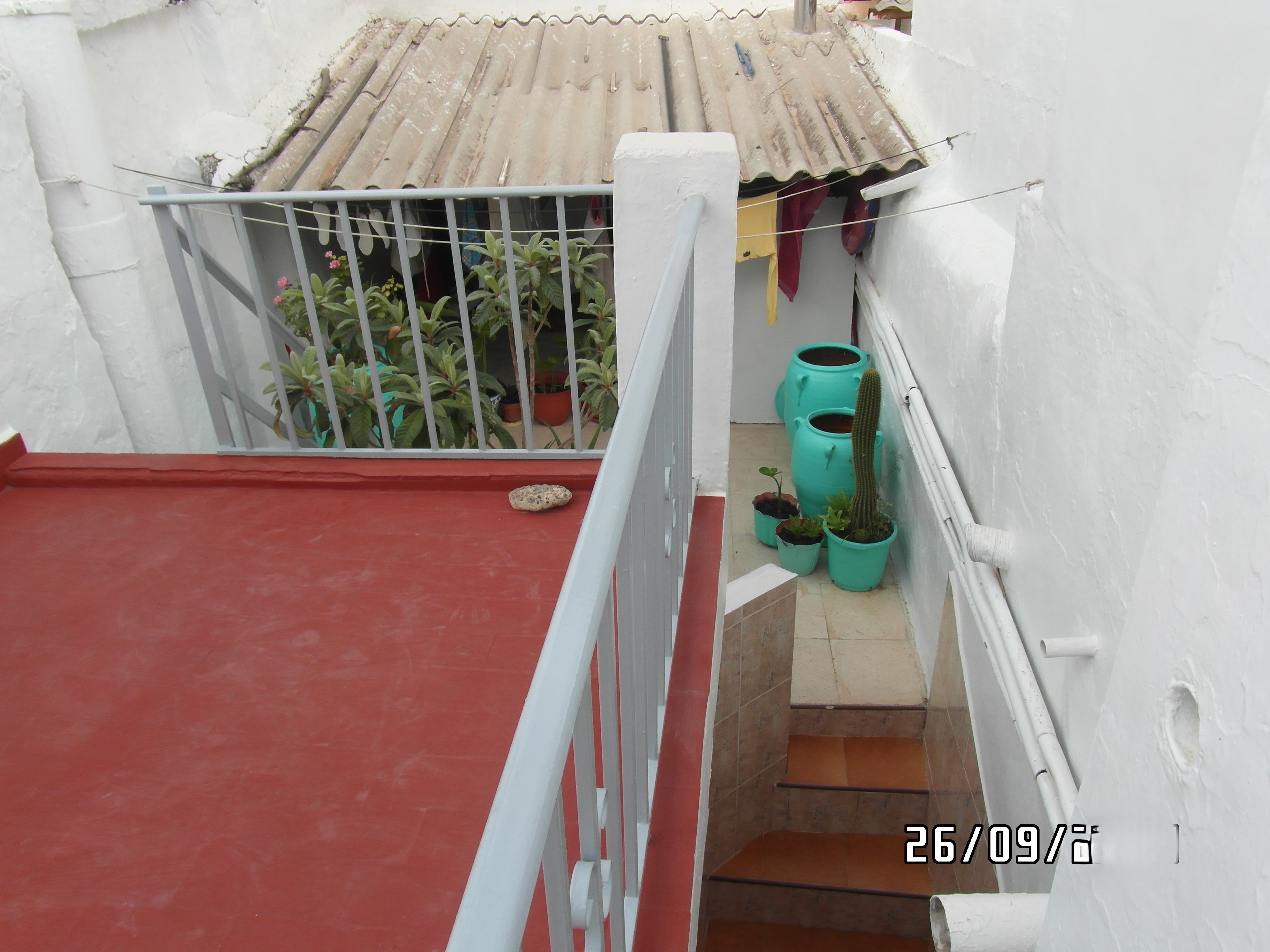 CASA GRANDE MUY CENTRICA CON GARAJE PARA VIVIR Y EN YECLA