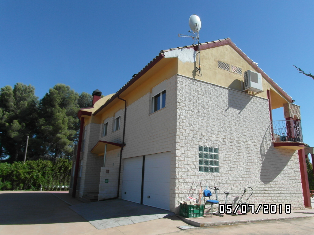 CHALET A 1 KM DE YECLA