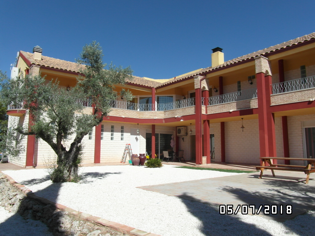 CHALET A 1 KM DE YECLA