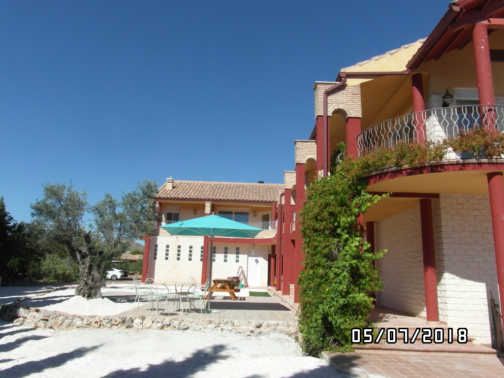 CHALET A 1 KM DE YECLA